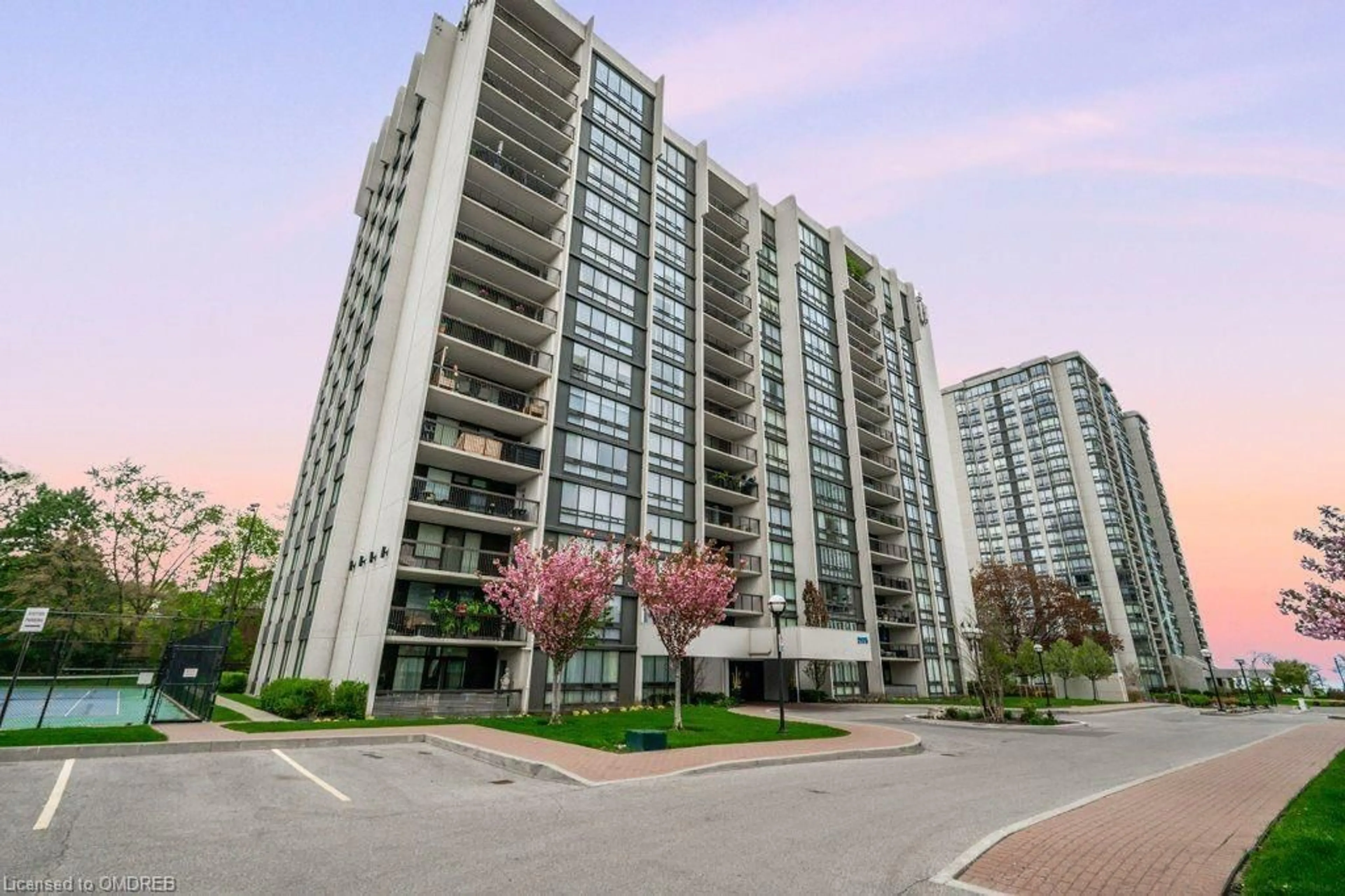 A pic from exterior of the house or condo for 2175 Marine Dr #306, Oakville Ontario L6L 5L5