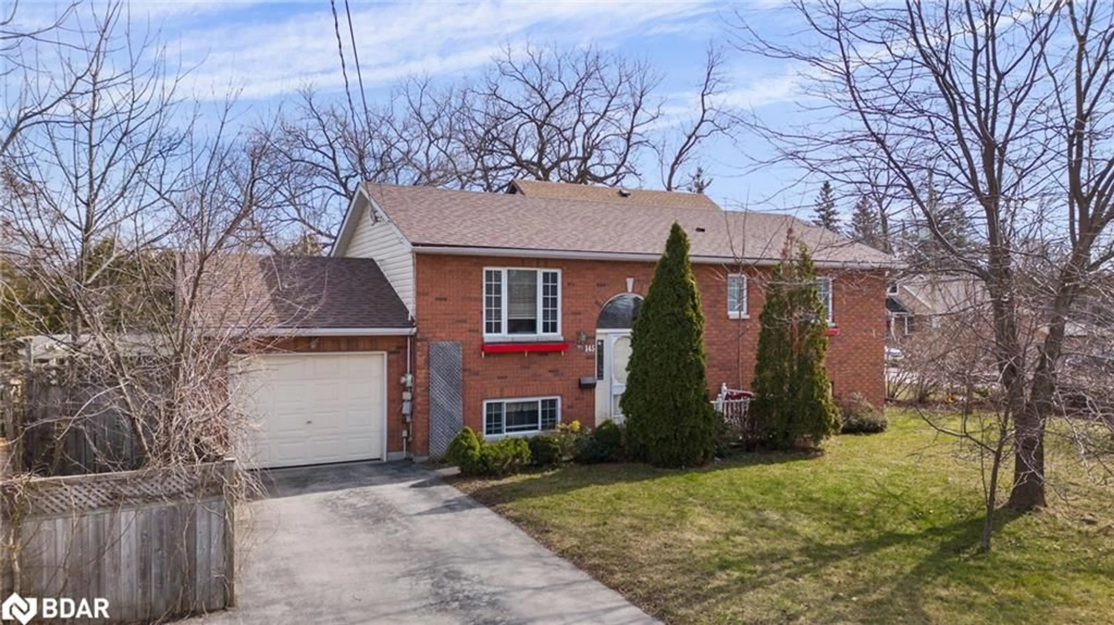 Frontside or backside of a home for 145 Spruce St, Collingwood Ontario L9Y 3G9