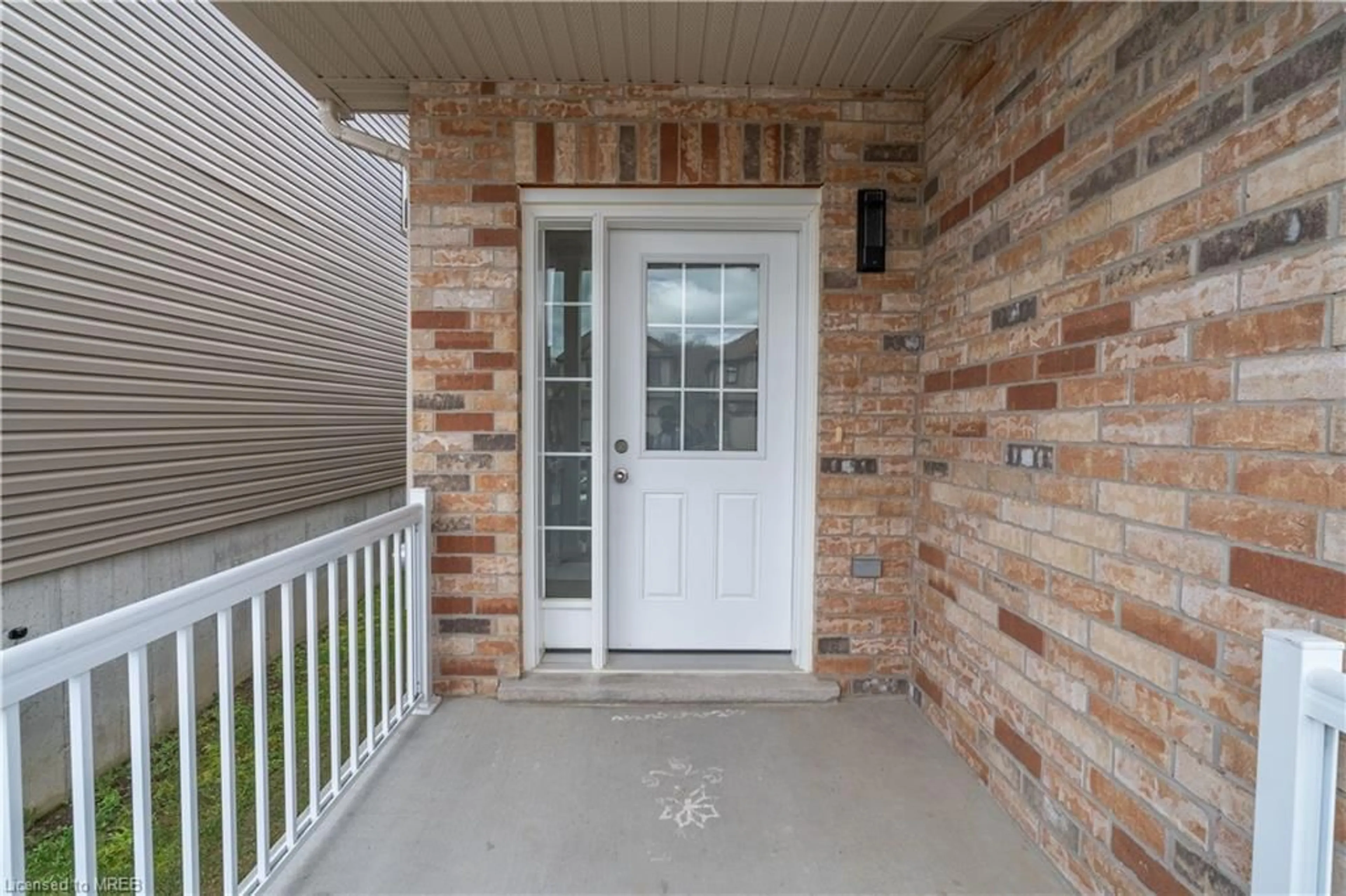 Indoor entryway for 430 Woodbine Ave, Kitchener Ontario N2R 0A6