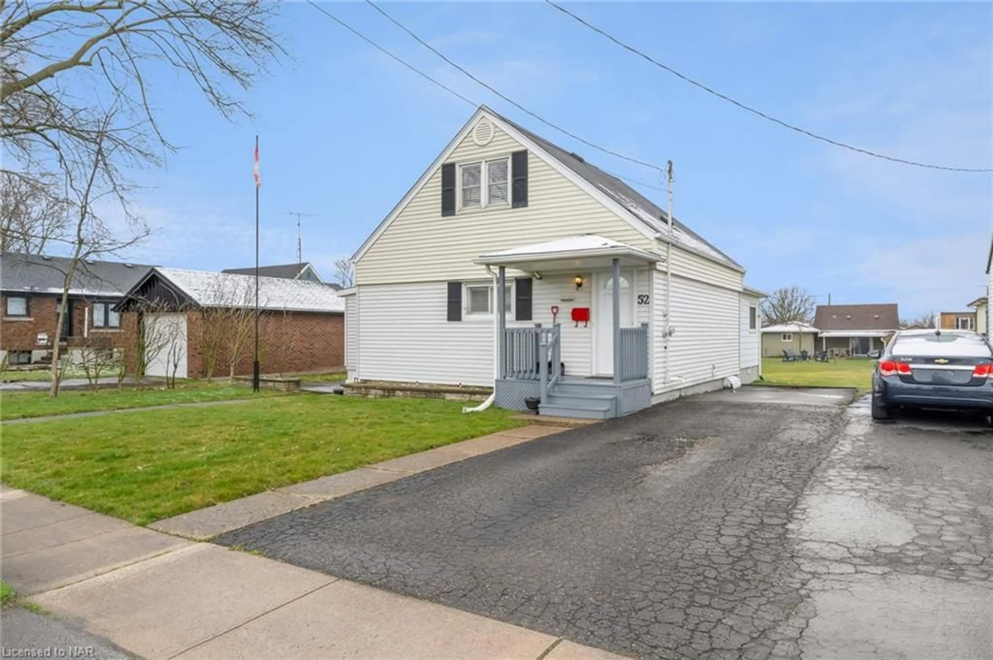 Frontside or backside of a home for 52 Maitland St, Thorold Ontario L2V 3A8