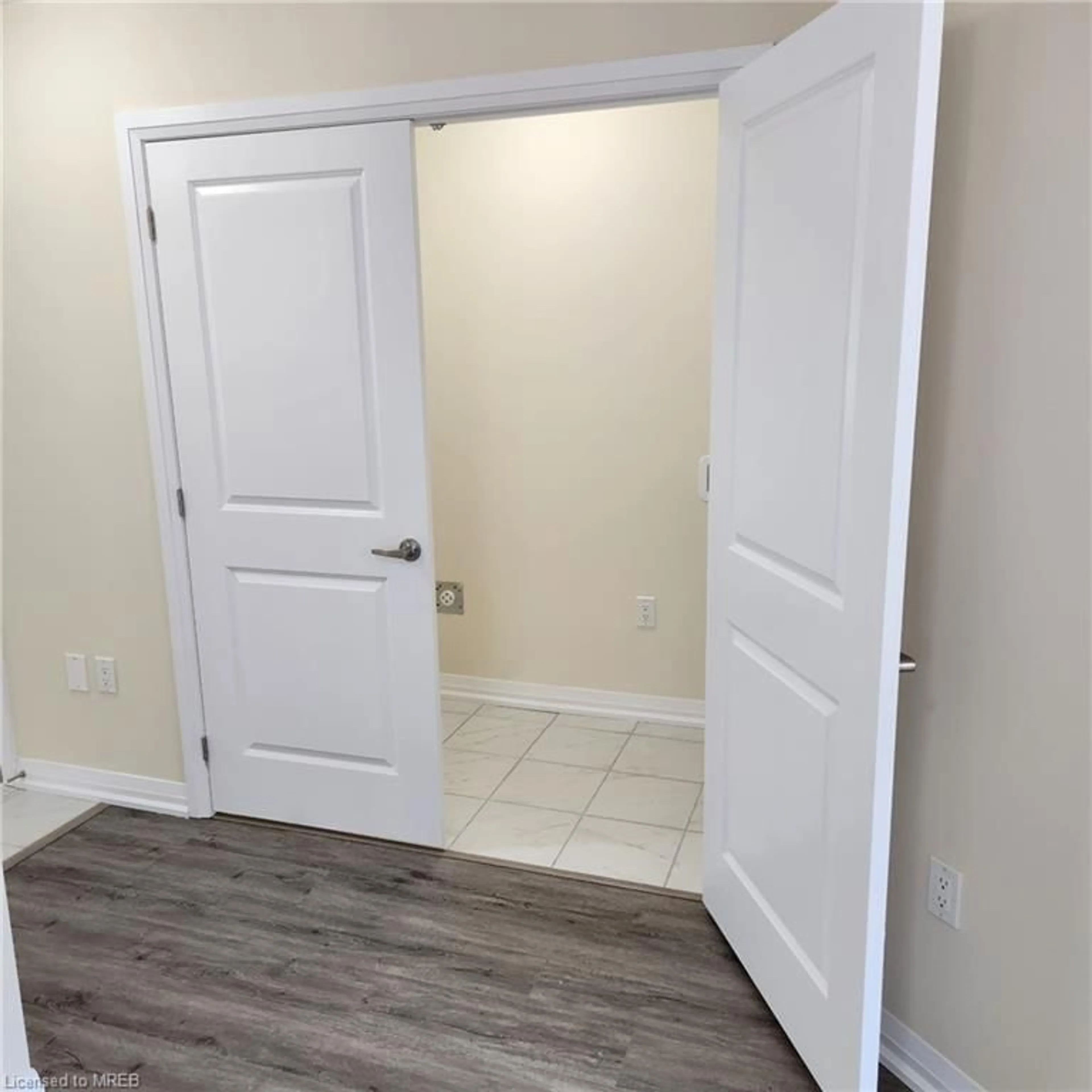 Indoor entryway, unknown floor for 24 Revol Road Rd, Penetanguishene Ontario L9M 1N8