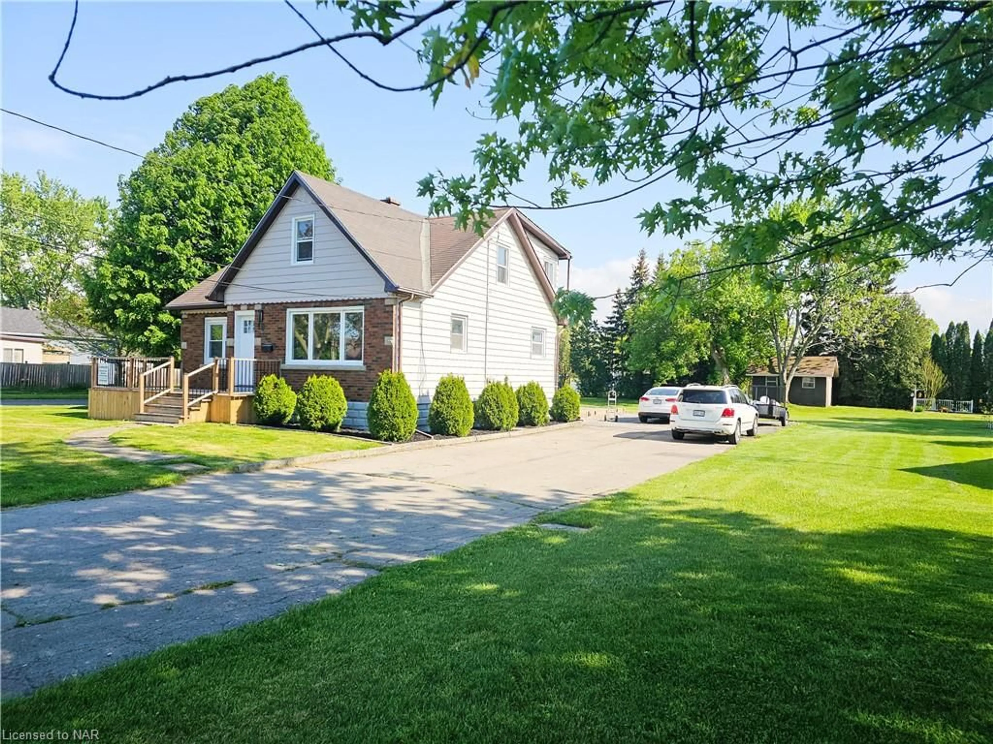 Living room for 49 Quaker Rd, Welland Ontario L3C 3G3