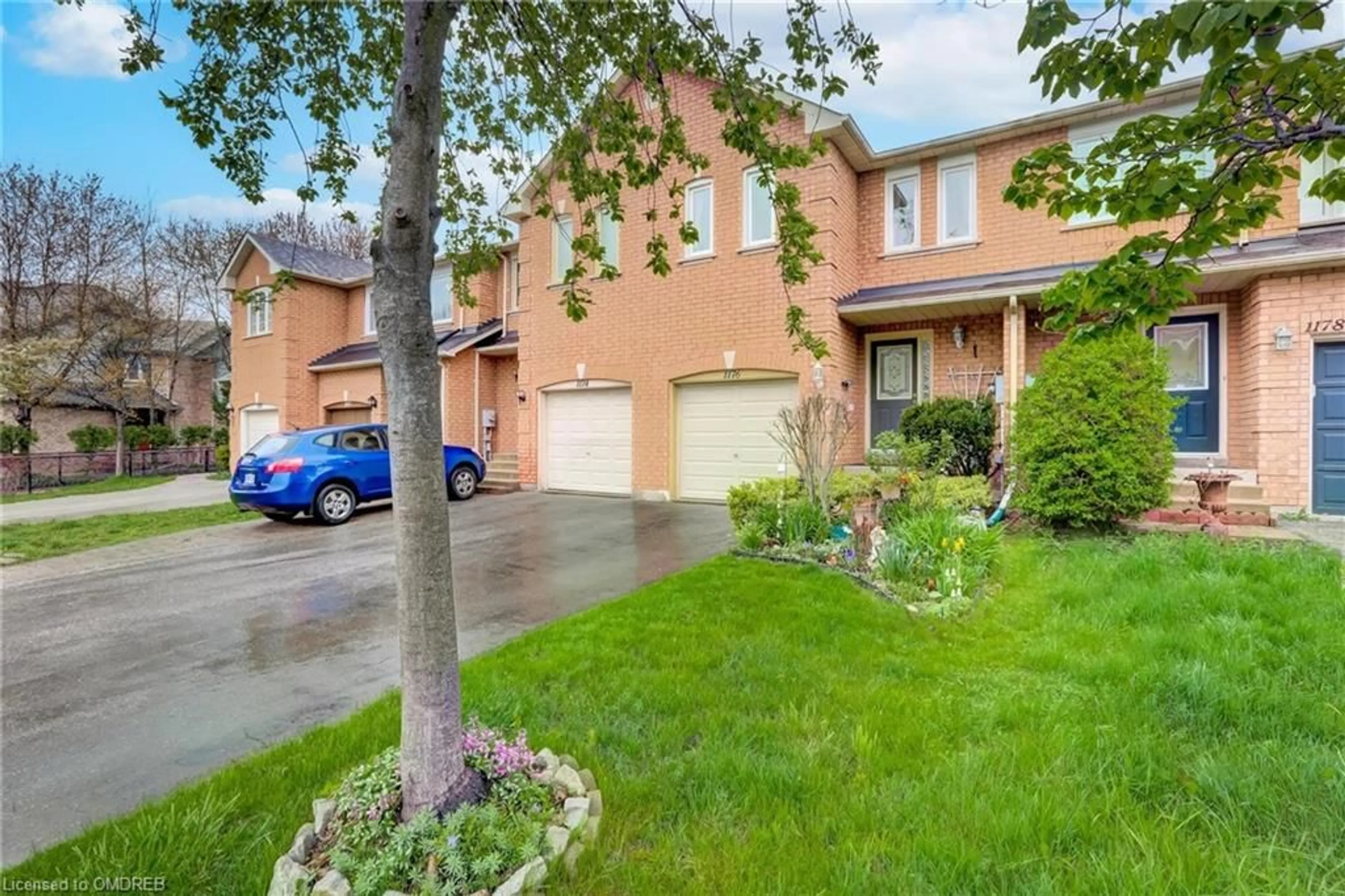 A pic from exterior of the house or condo for 1176 Treetop Terr, Oakville Ontario L6M 3N1