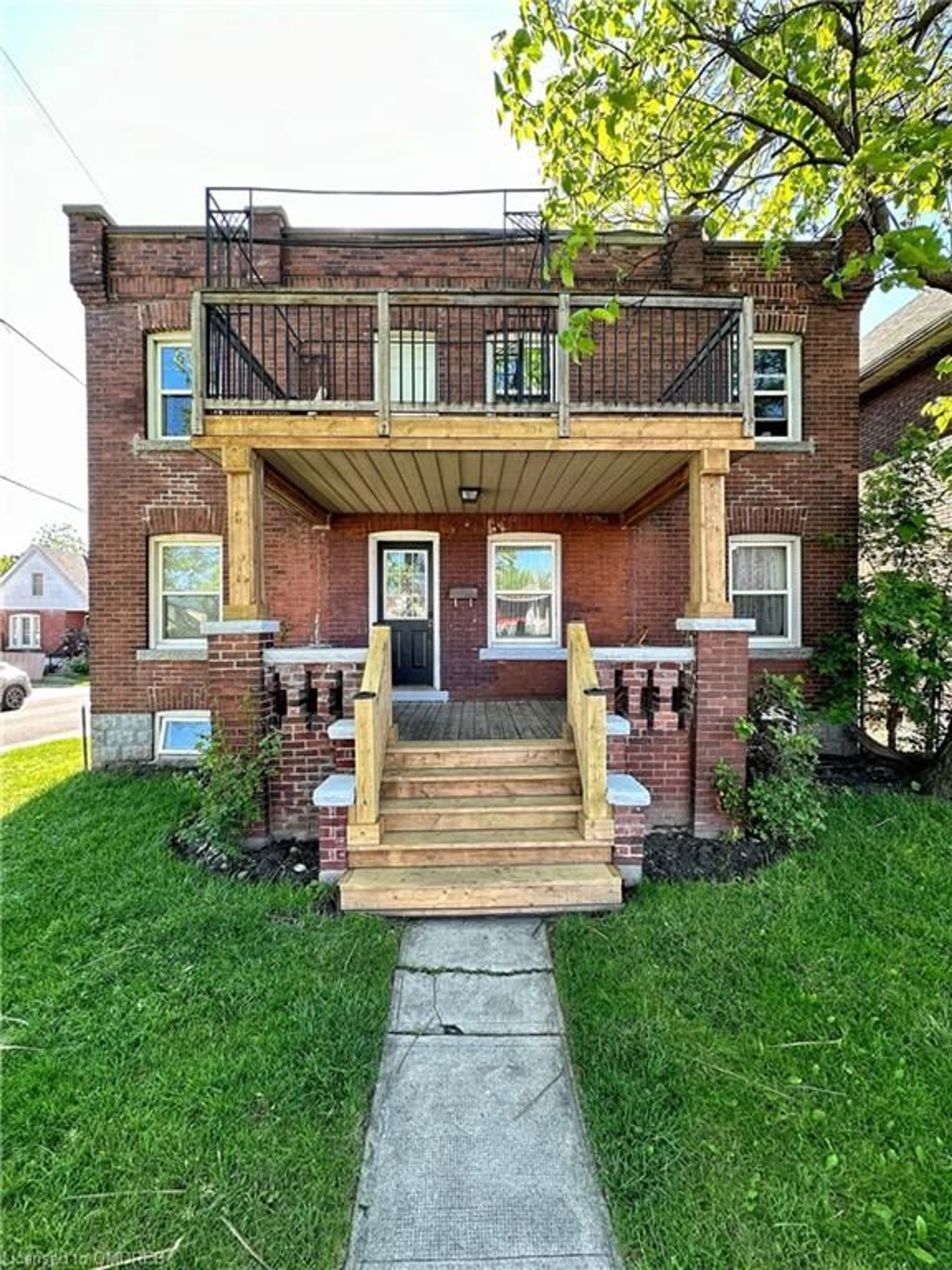 Home with brick exterior material for 140 Gage Ave, Hamilton Ontario L8L 7A2