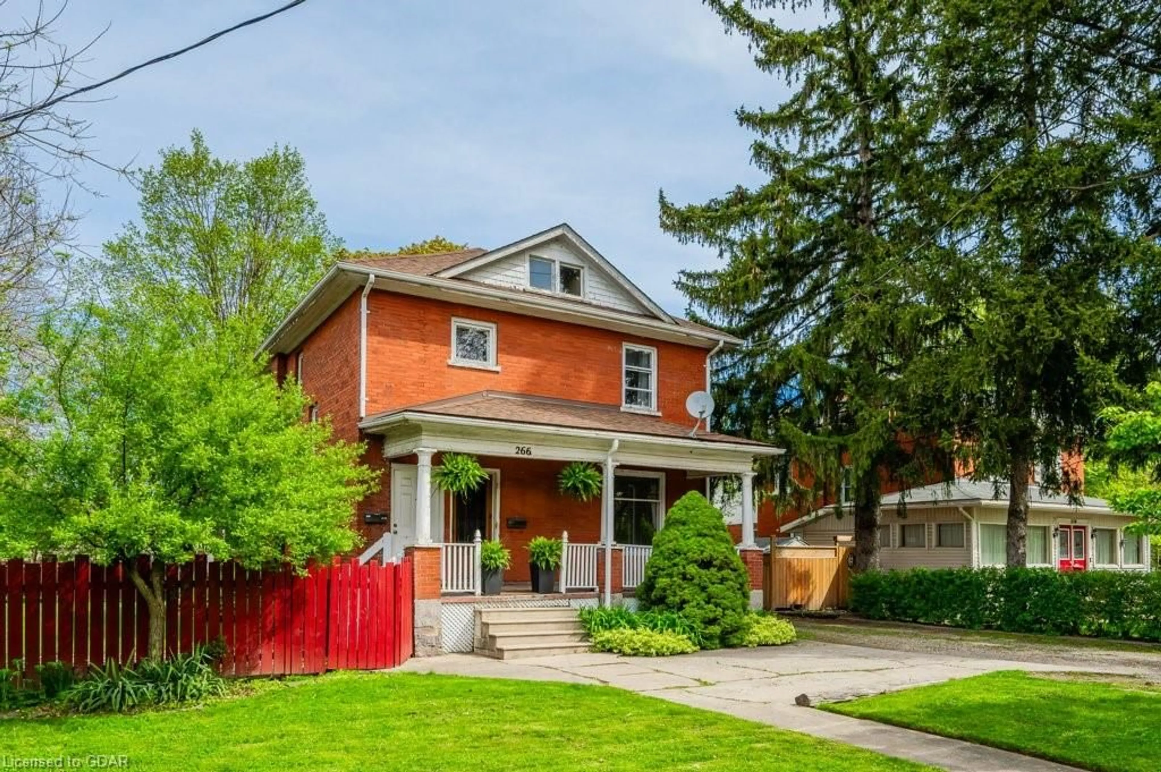 Frontside or backside of a home for 266 Main St, Cambridge Ontario N1R 1X5
