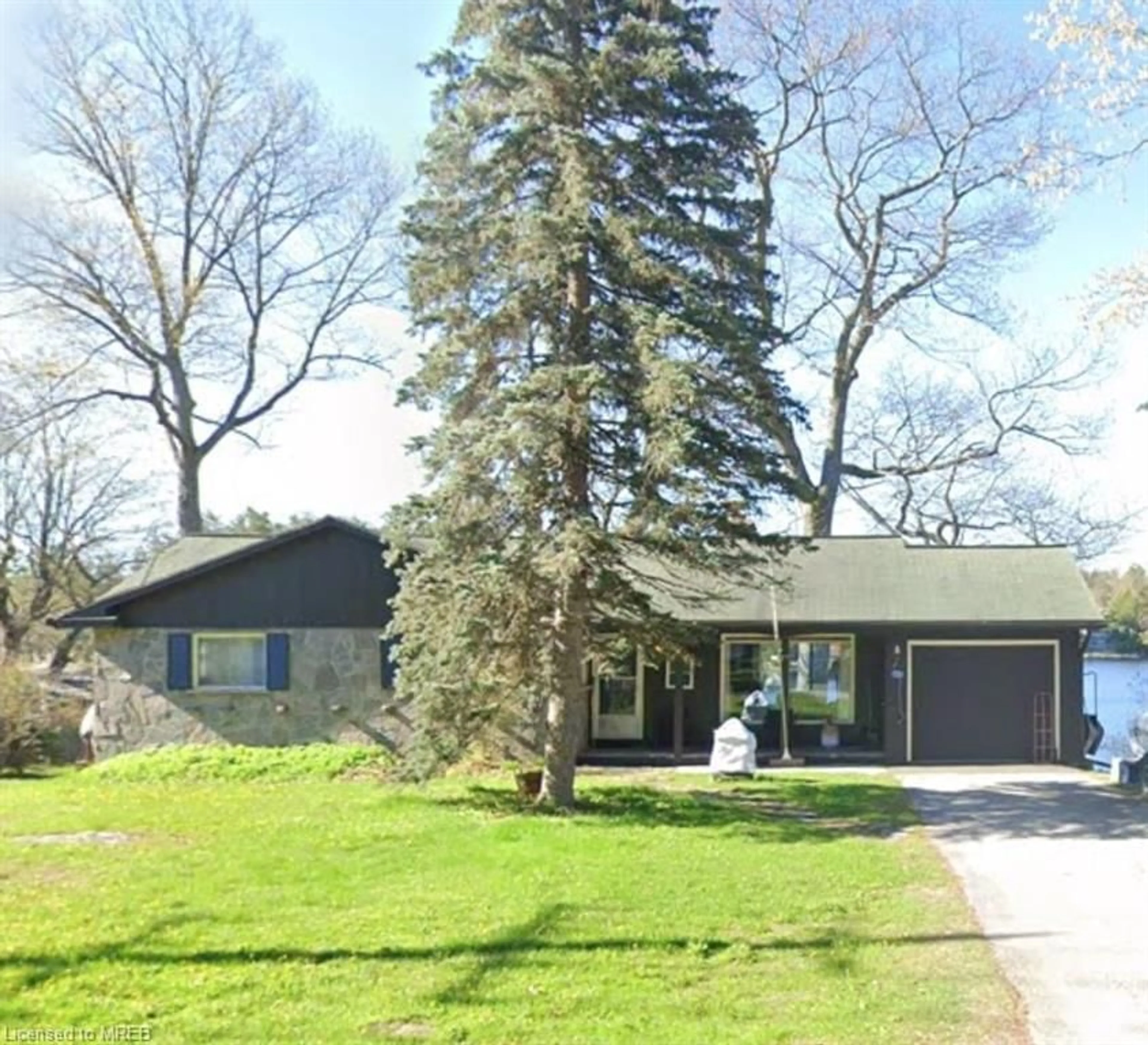 Frontside or backside of a home for 1031 River St, Bala Ontario P0C 1A0