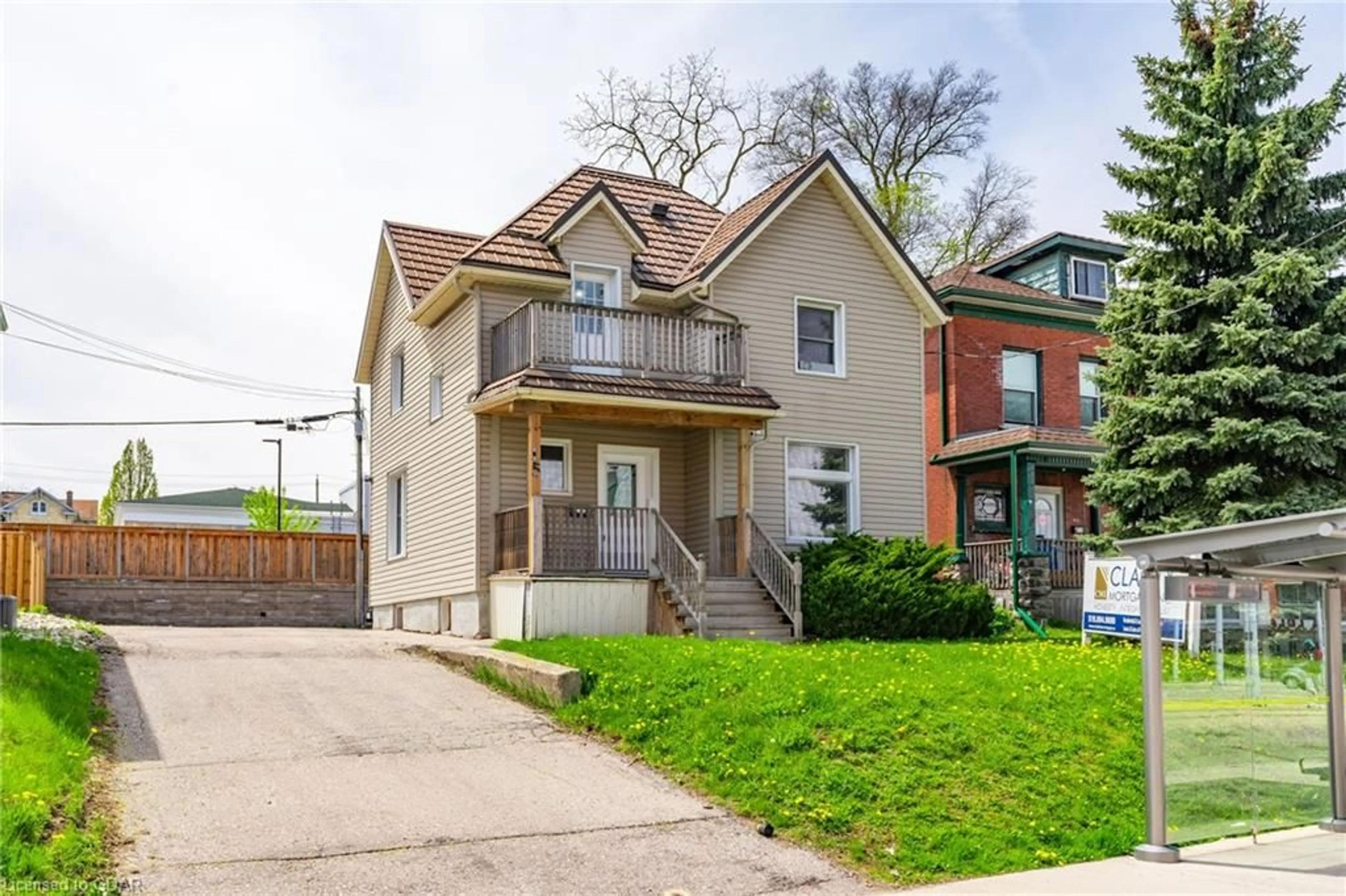 Frontside or backside of a home for 15 Charles St, Kitchener Ontario N2G 2P3