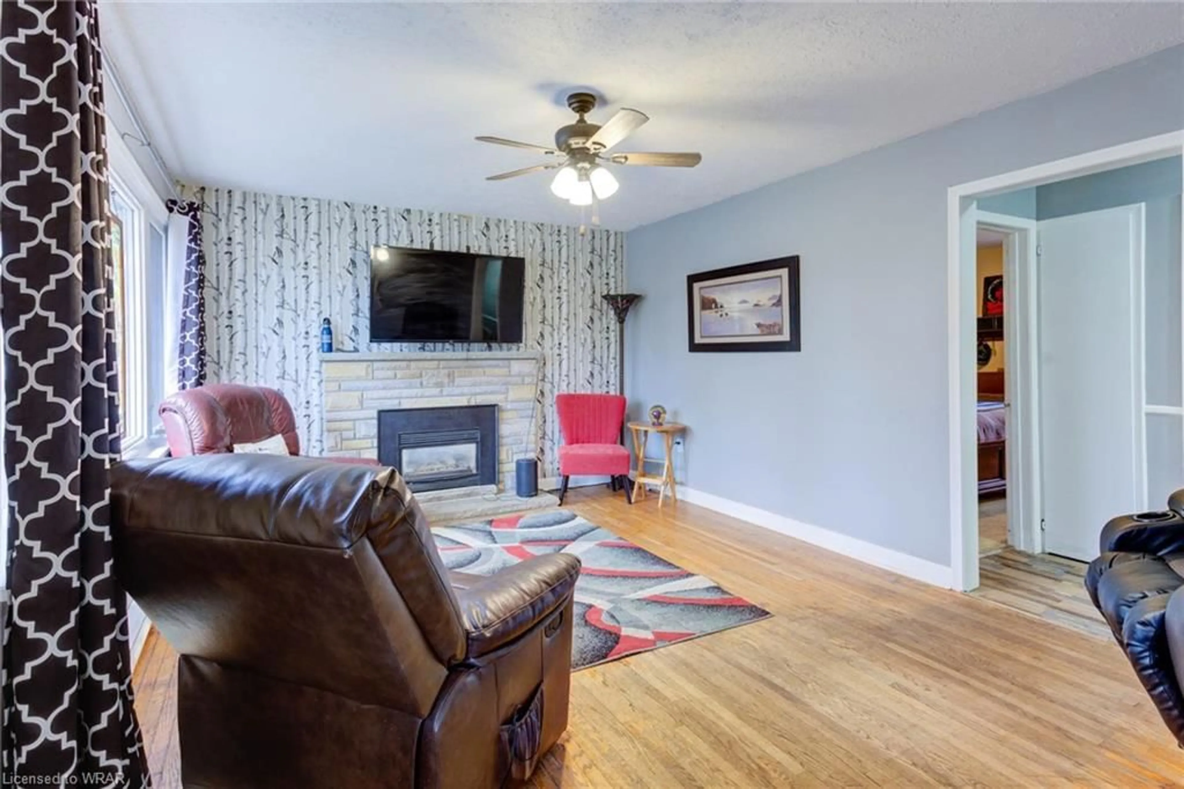 Living room for 460 Domville St, Arthur Ontario N0G 1A0