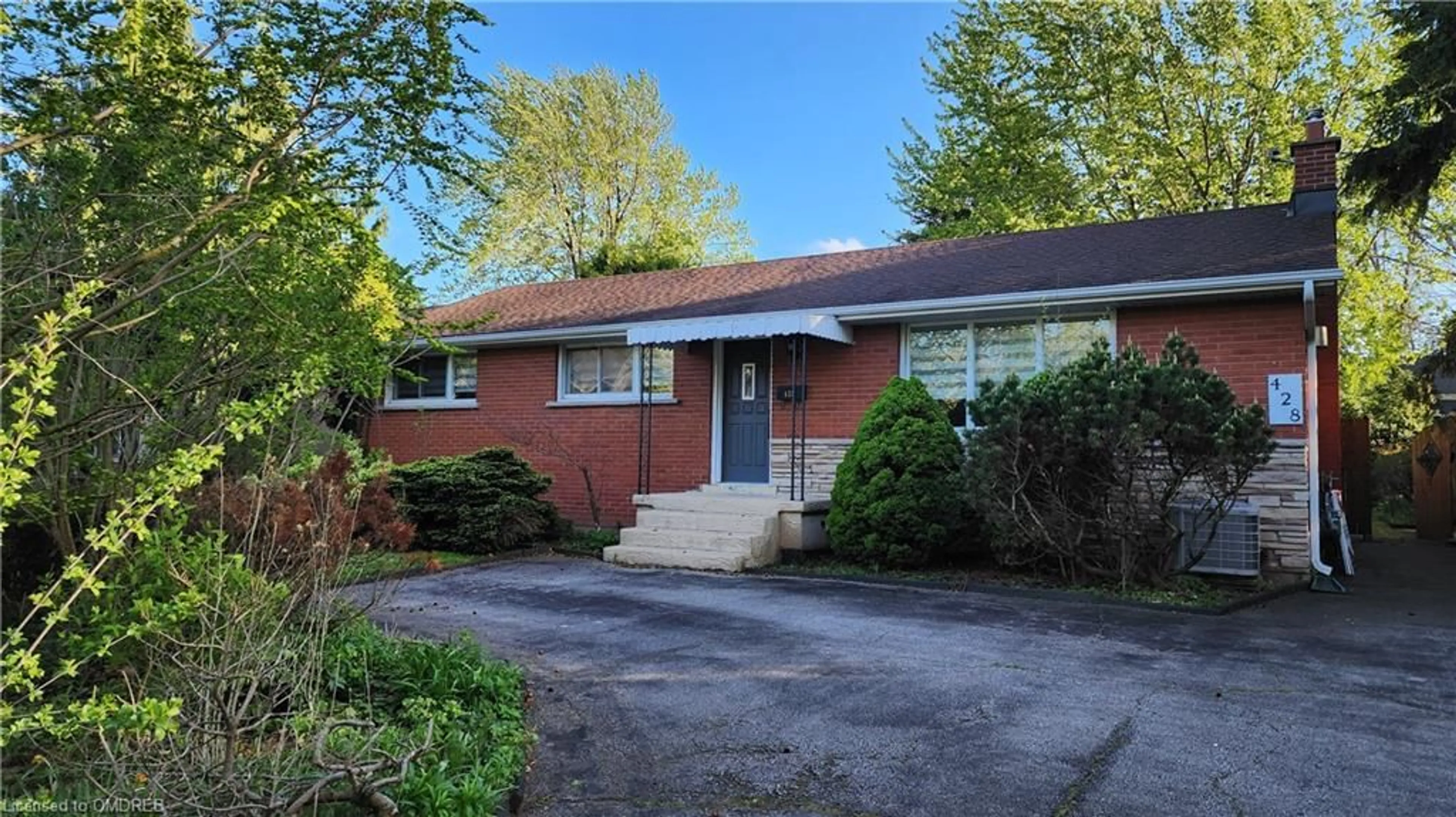 Frontside or backside of a home for 428 Henderson Rd, Burlington Ontario L7L 2P8