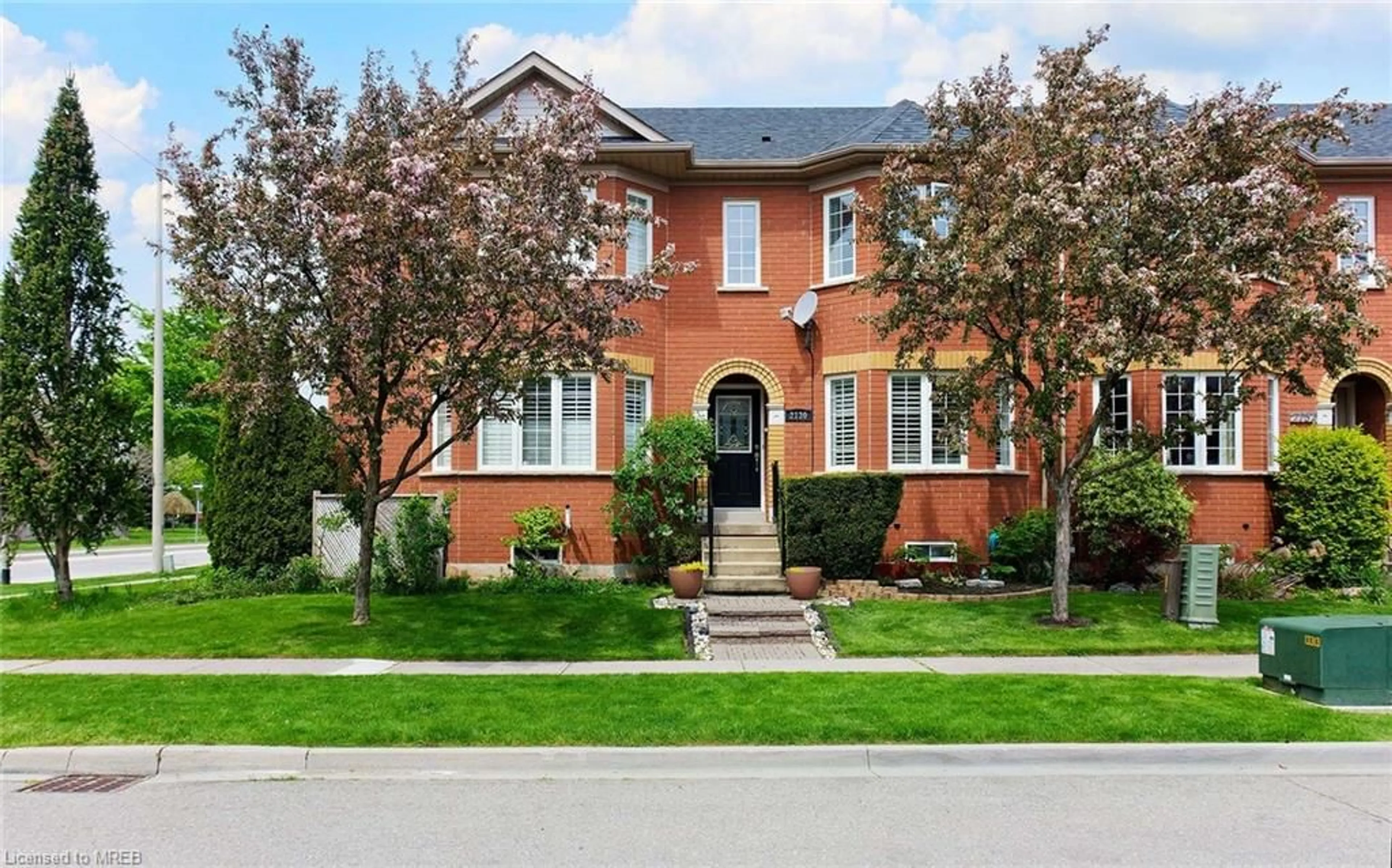 Home with brick exterior material for 2130 Forest Gate Pk, Oakville Ontario L6M 4B4