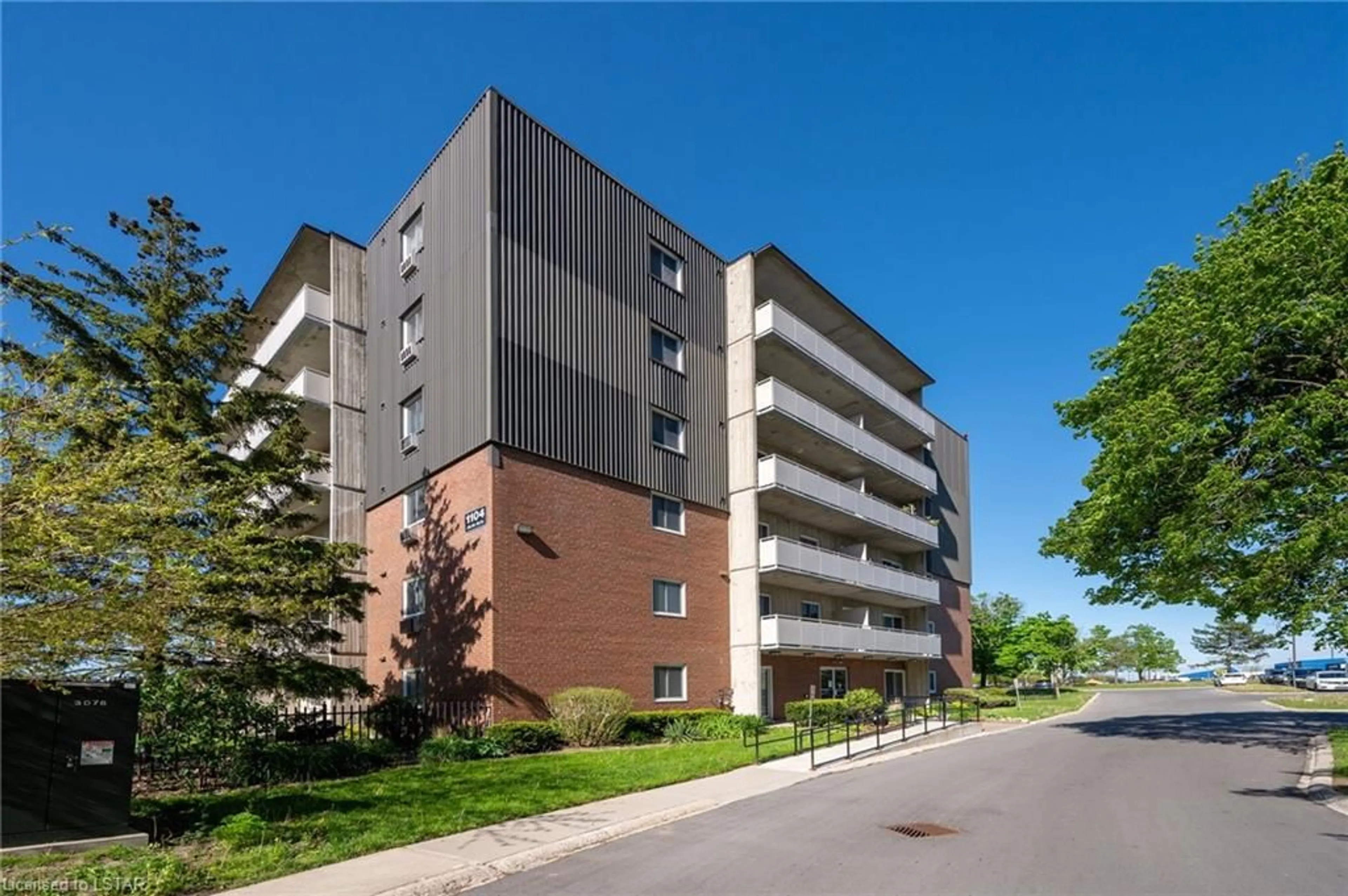 A pic from exterior of the house or condo for 1104 Jalna Blvd #601, London Ontario N6E 2S6