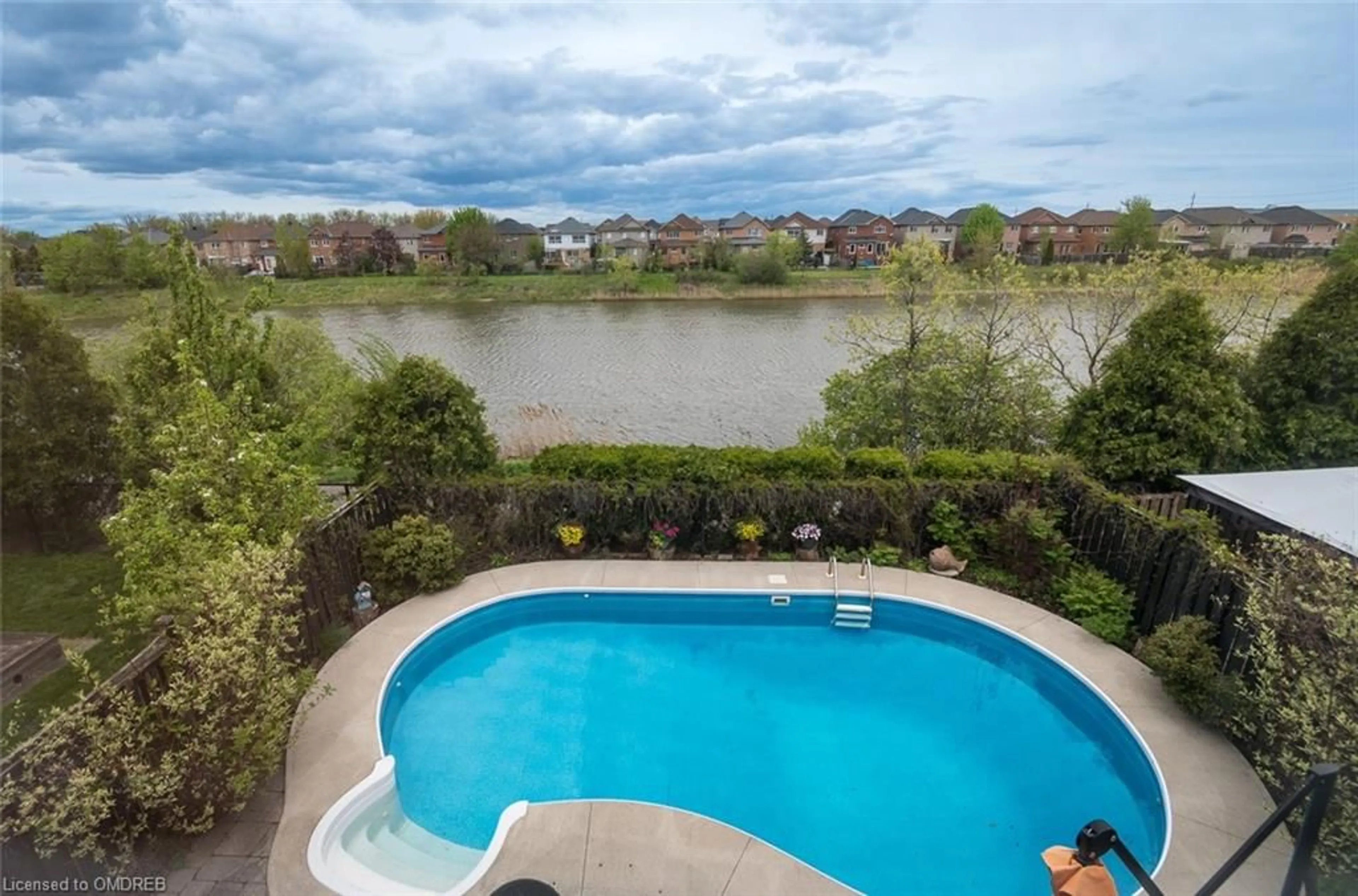 Indoor or outdoor pool for 166 Manley Lane, Milton Ontario L9T 5P1