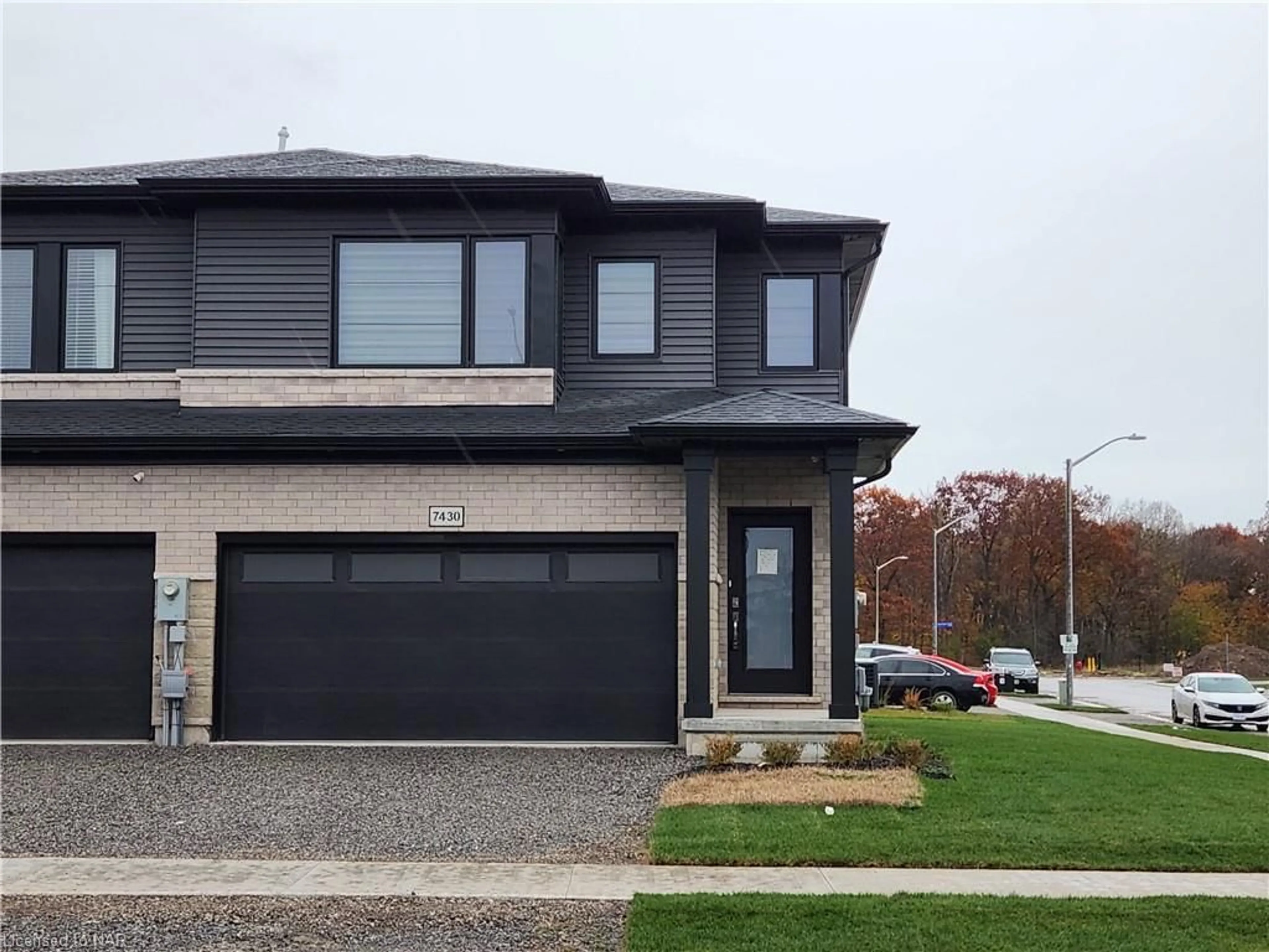 Frontside or backside of a home for 7430 Jonathan Dr, Niagara Falls Ontario L2H 3T4
