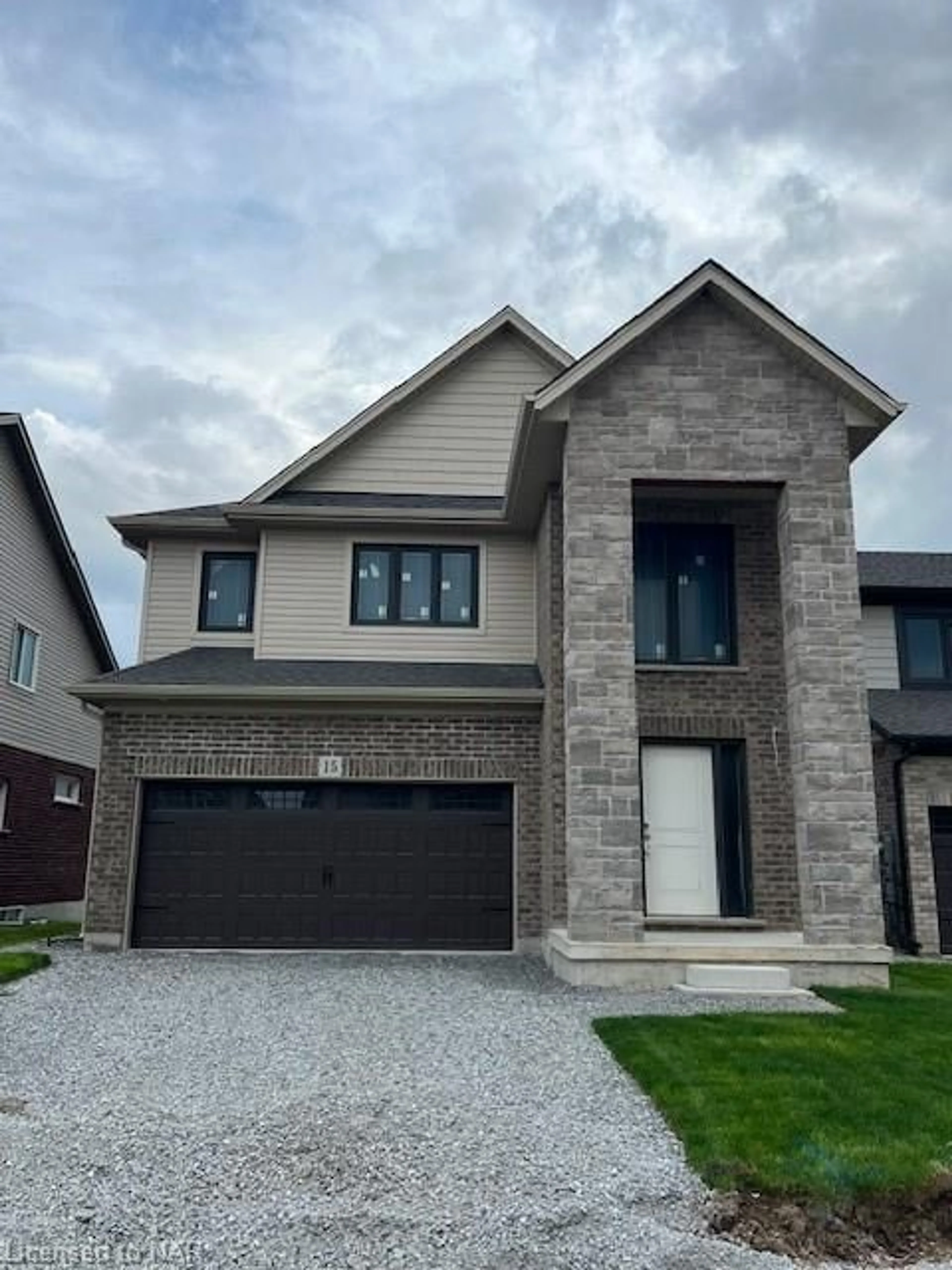 Home with brick exterior material for 15 Alicia Cres, Thorold Ontario L2V 0M1