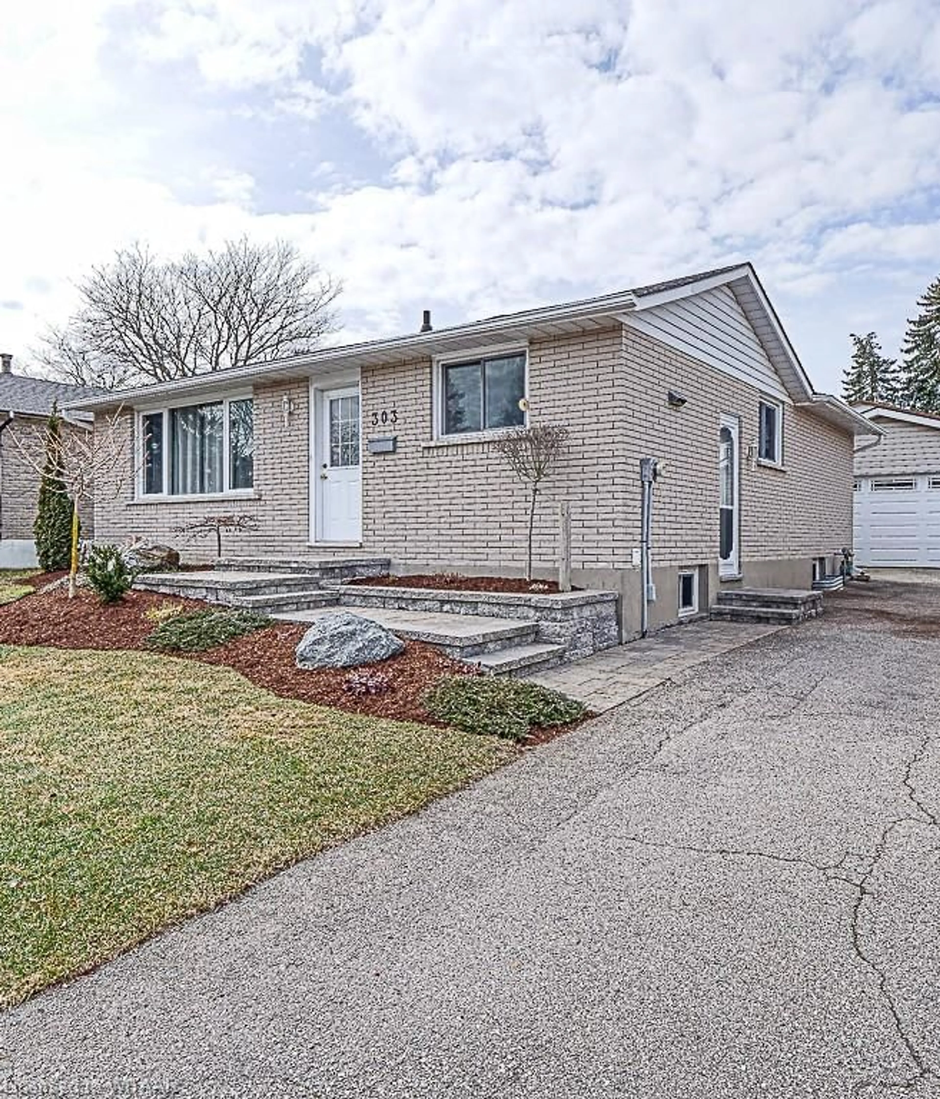 Frontside or backside of a home for 303 Macdonald Dr, Woodstock Ontario N4S 8E1