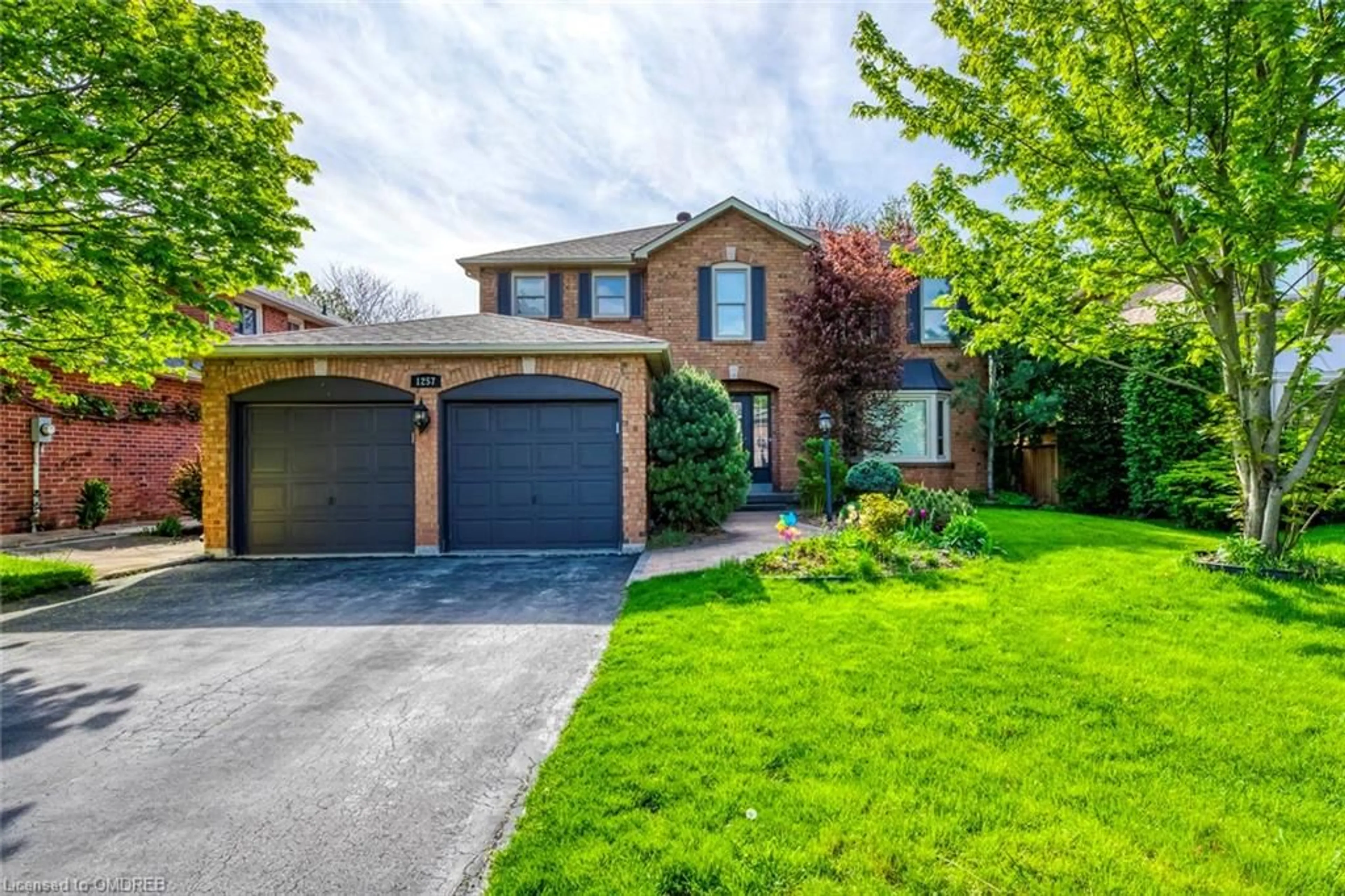 Home with brick exterior material for 1257 Windrush Dr, Oakville Ontario L6M 1V2