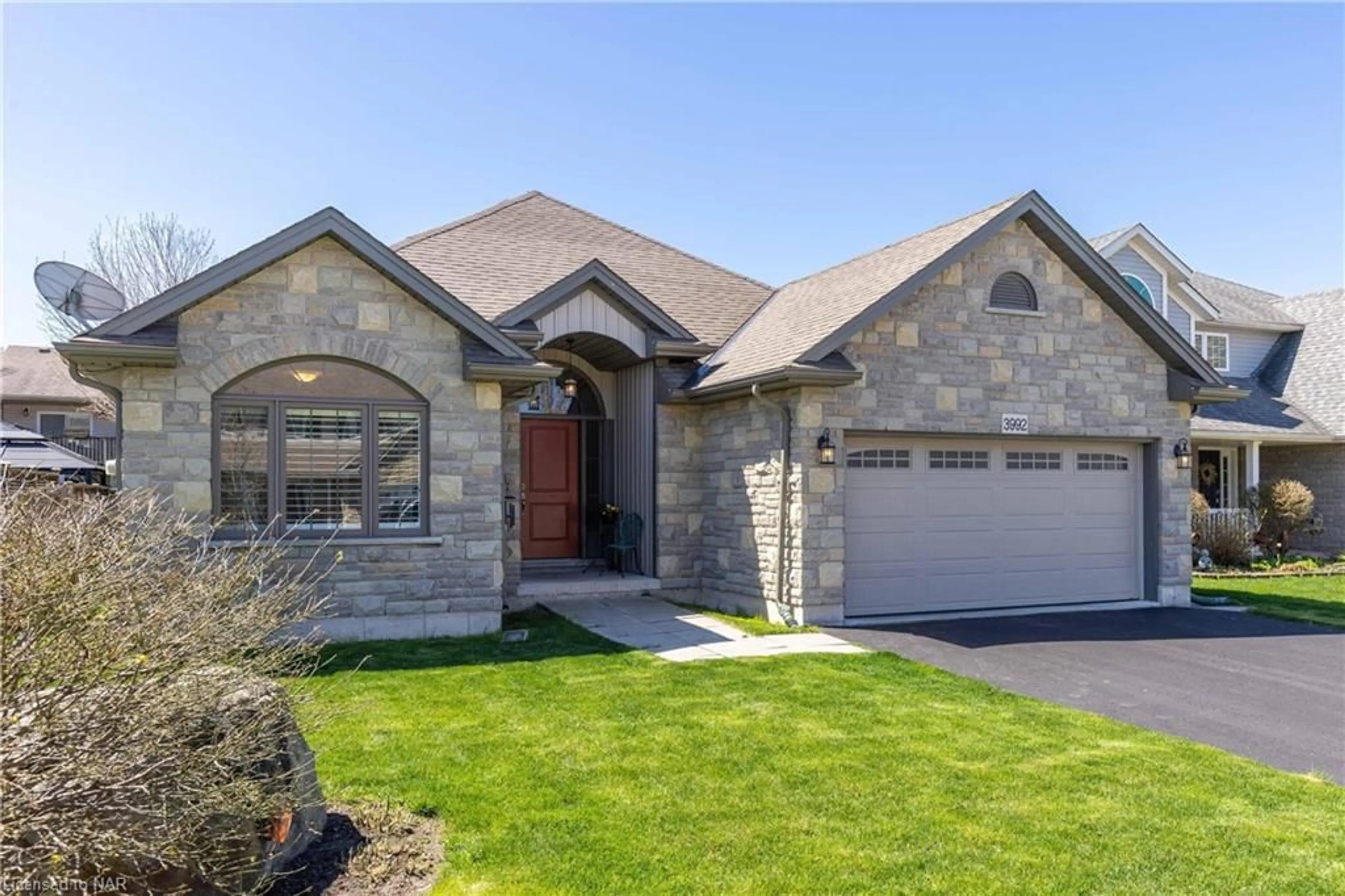 Home with brick exterior material for 3992 Azalea Cres, Vineland Ontario L0R 2C0