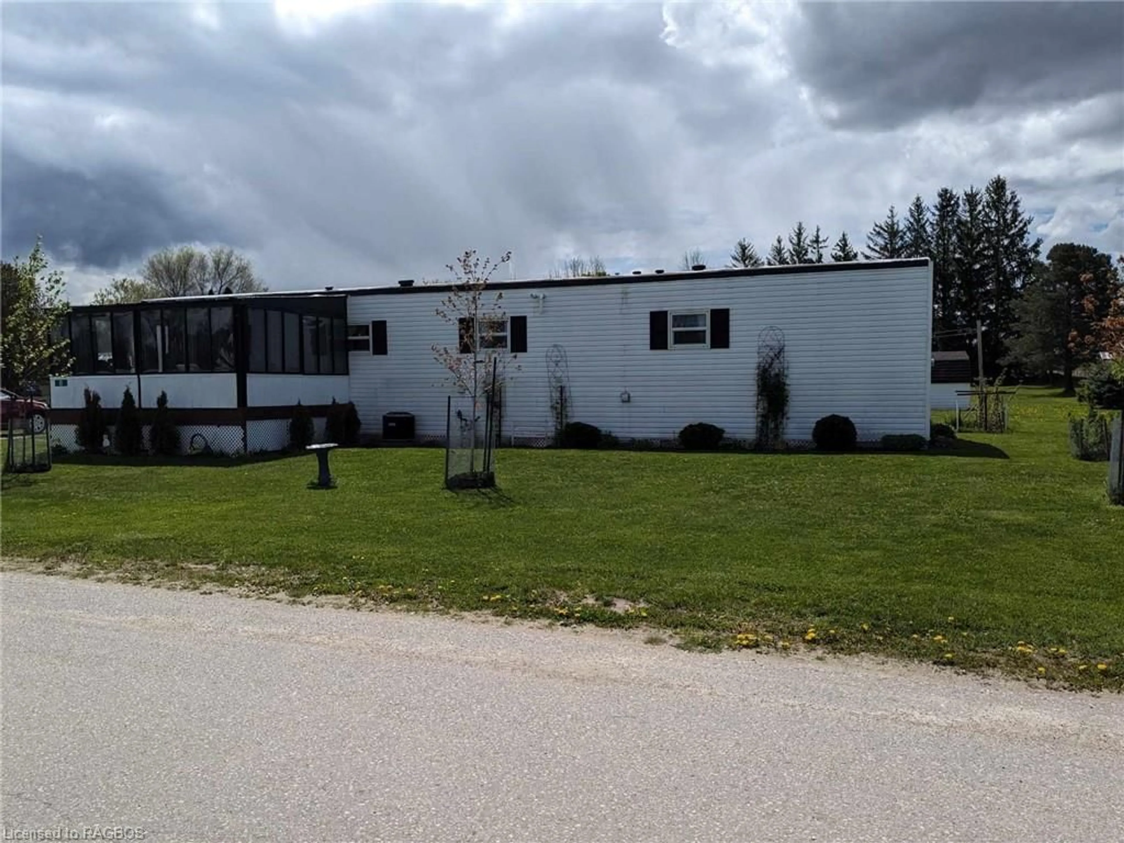 Frontside or backside of a home for 450 Tremaine Ave #8, Listowel Ontario N4W 3G9