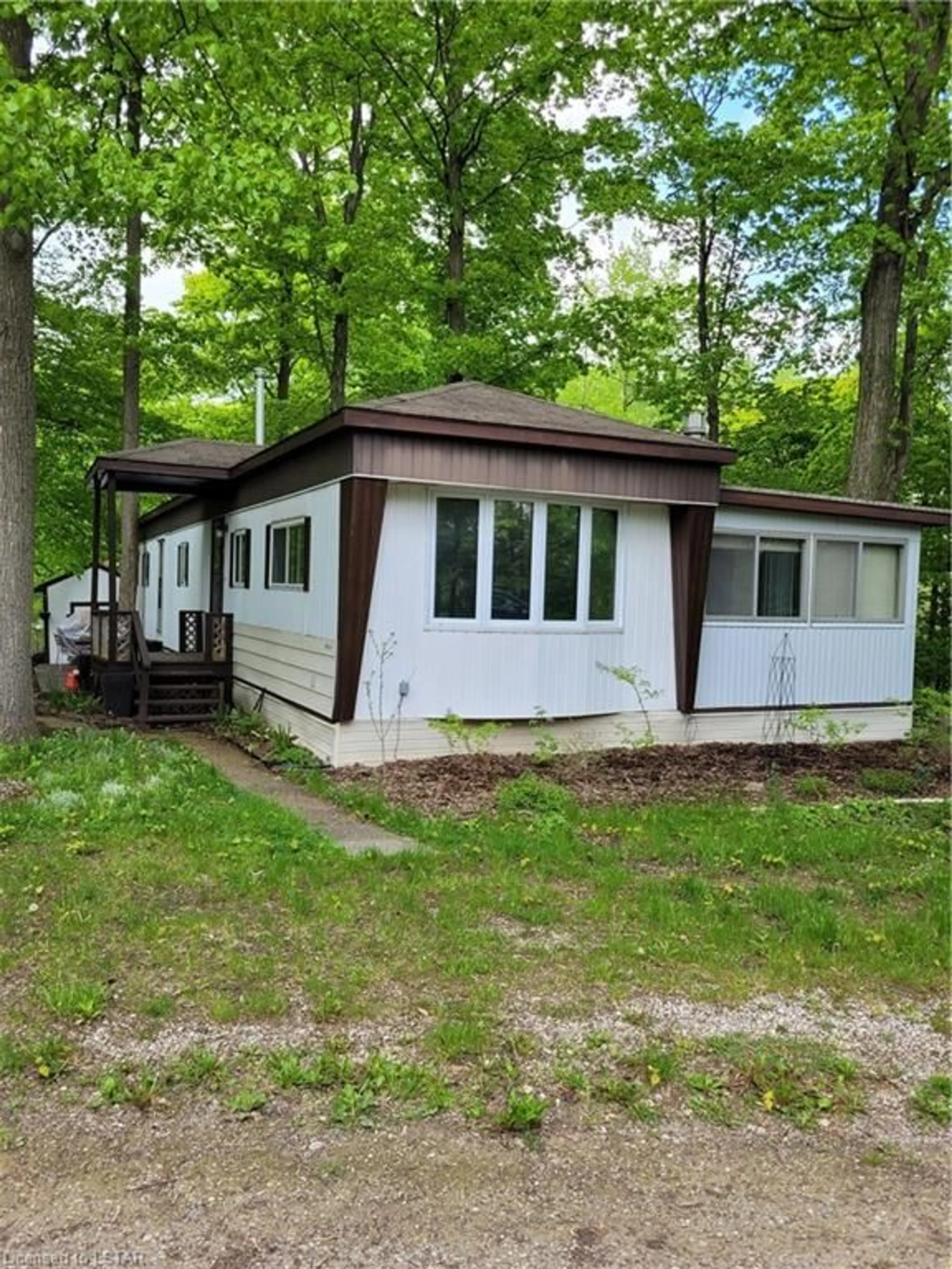 Cottage for 33900 Sugarbush Rd #1, Bluewater Ontario N0M 1G0
