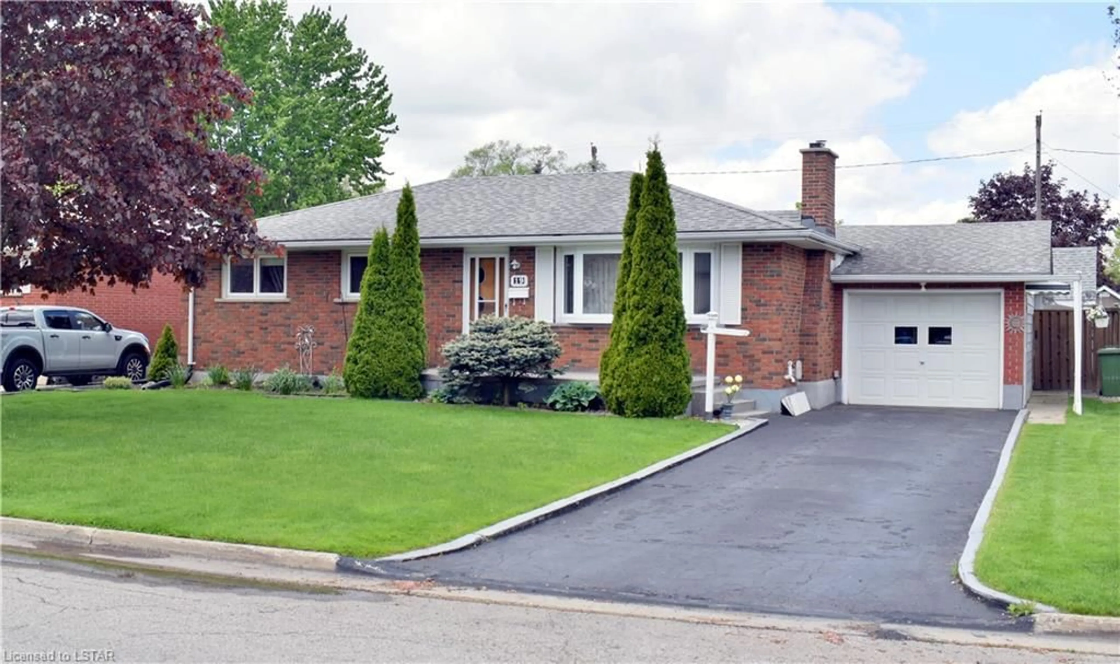Frontside or backside of a home for 19 Dunwich Dr, St. Thomas Ontario N5R 4T7