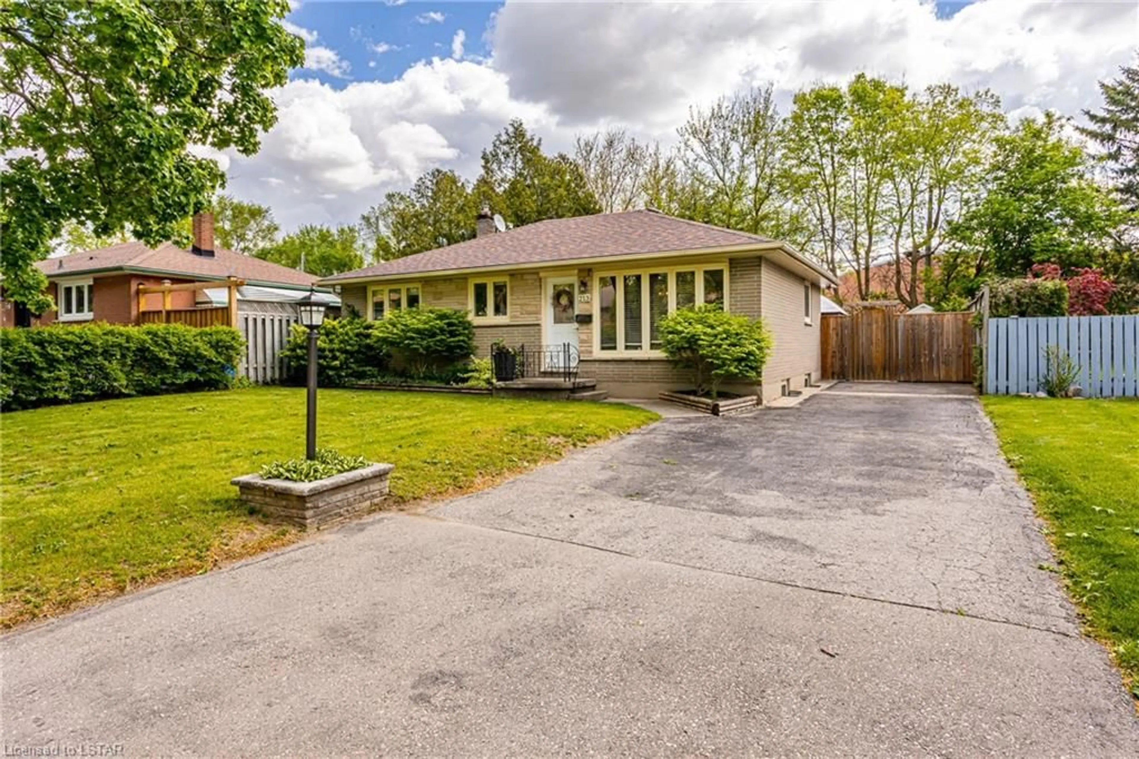 Frontside or backside of a home for 213 Manitoulin Dr, London Ontario N5W 1M8