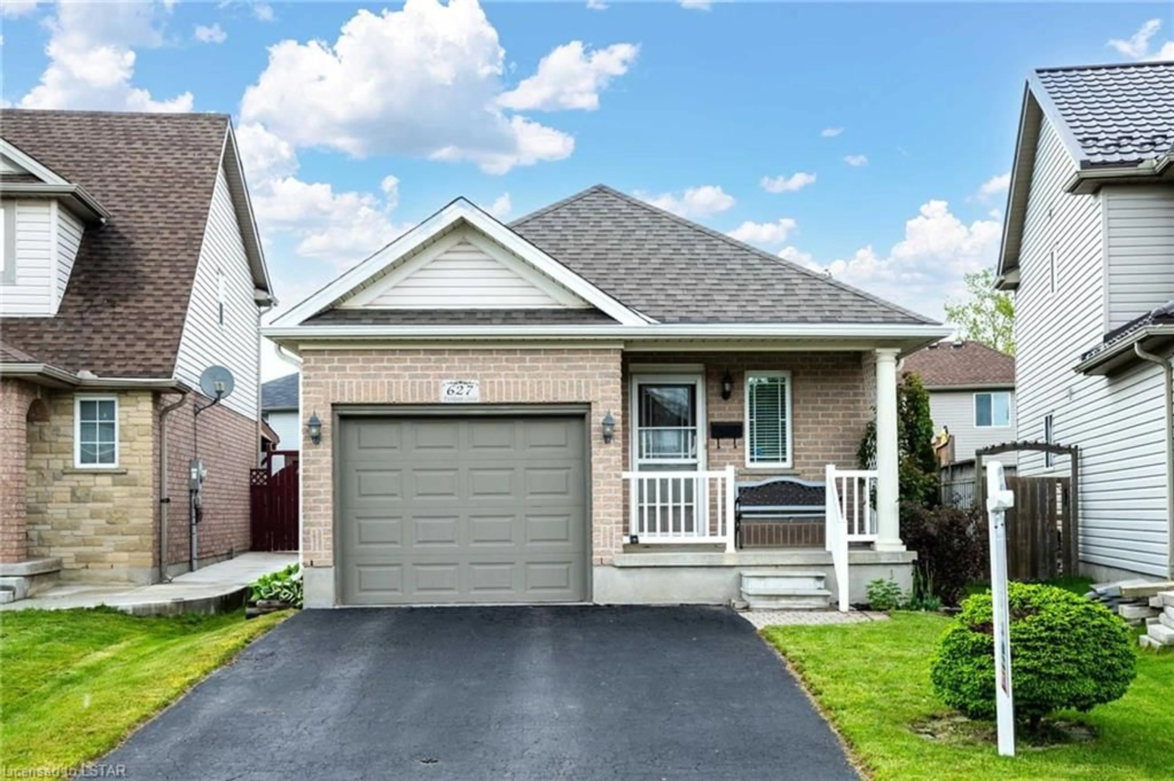 Frontside or backside of a home for 627 Fieldgate Cir, London Ontario N5V 5G1