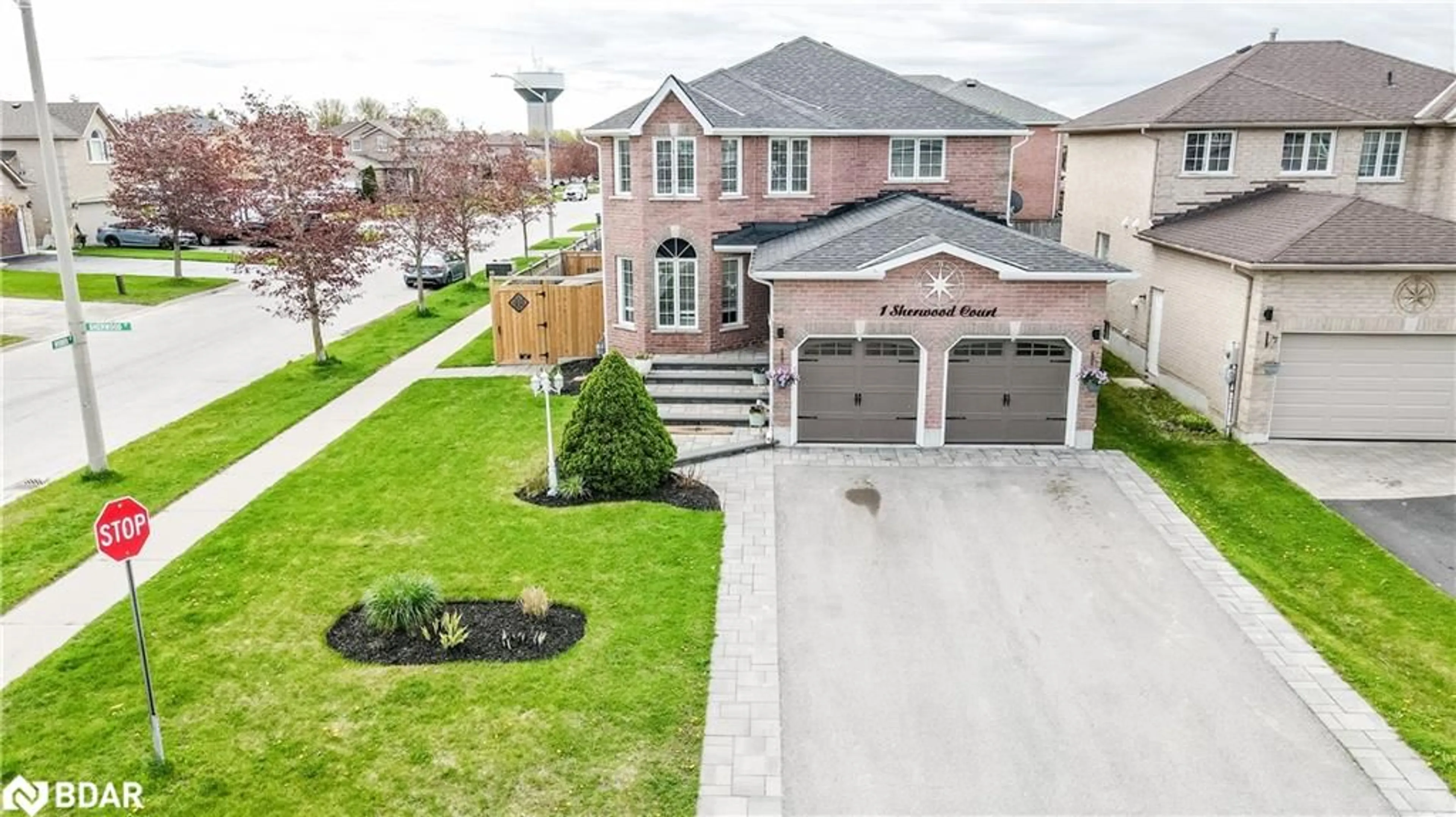 Frontside or backside of a home for 1 Sherwood Crt, Barrie Ontario L4N 9T9