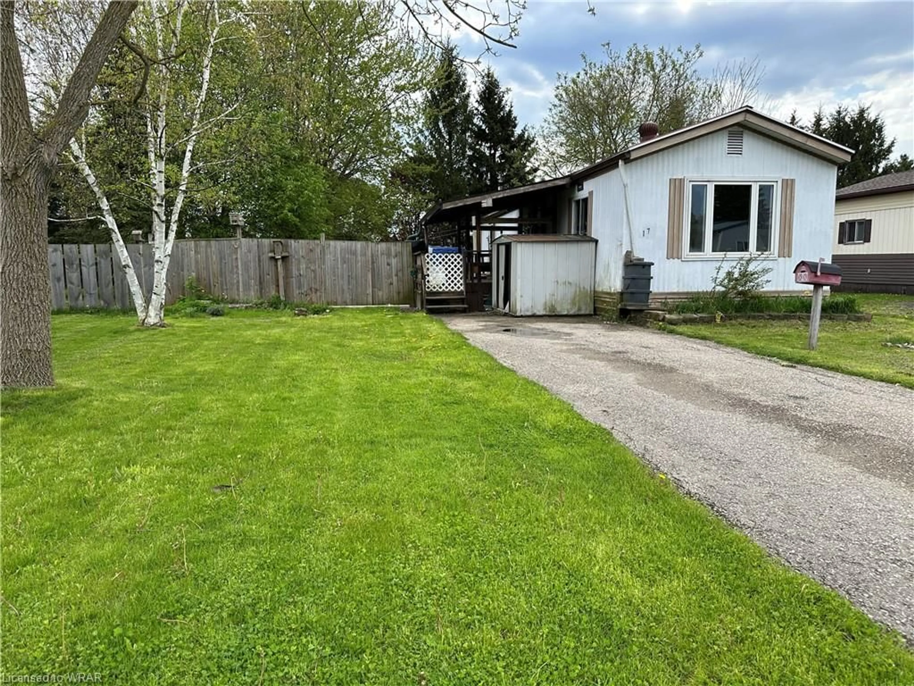 Frontside or backside of a home for 17 York Mews, Palmerston Ontario N0G 2P0