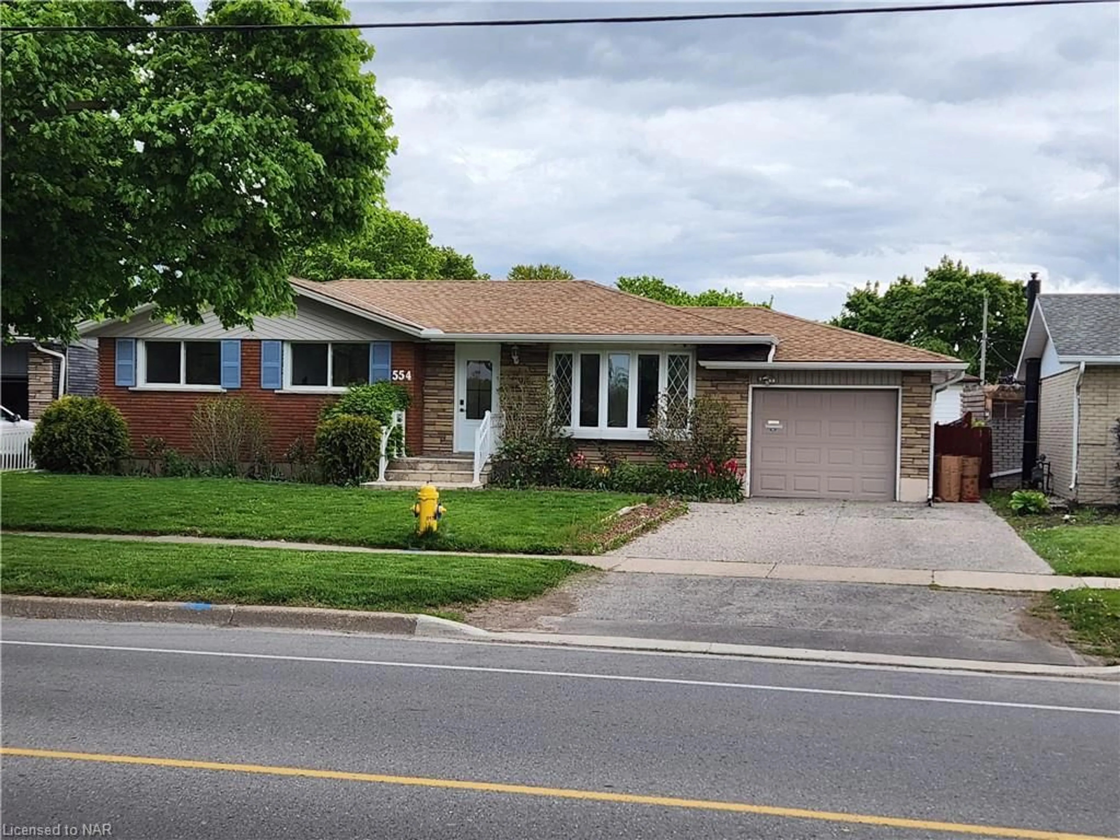 Frontside or backside of a home for 554 Lake St, St. Catharines Ontario L2N 4H9