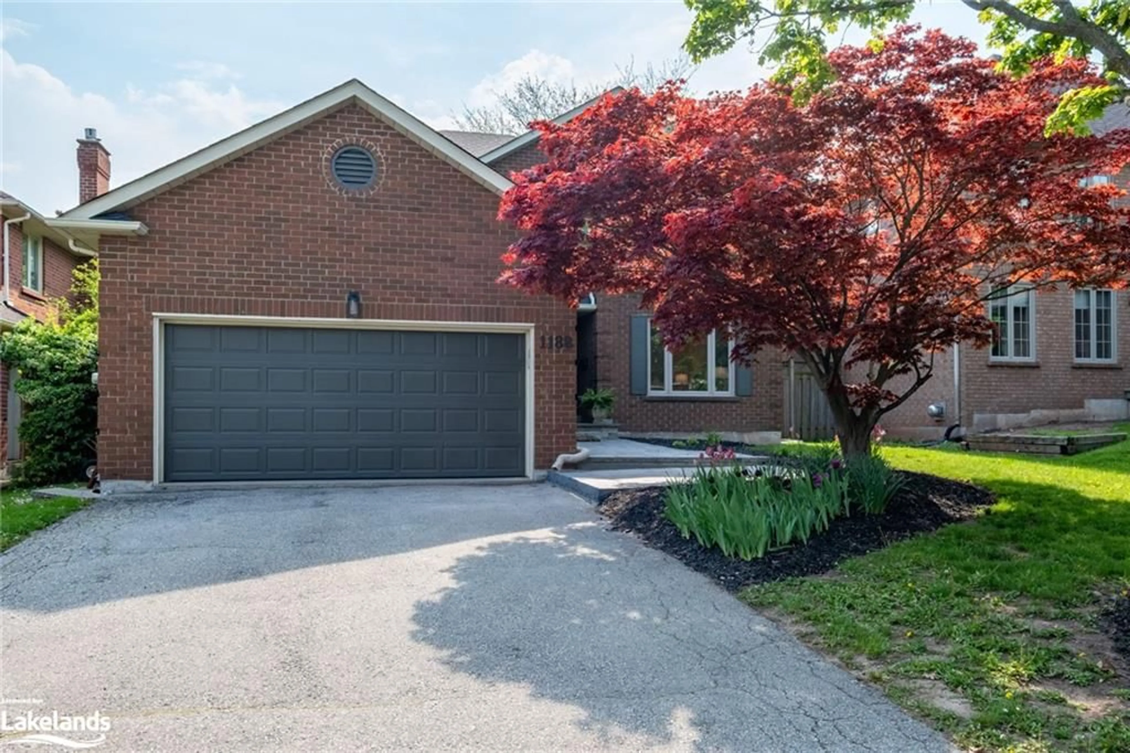 Home with brick exterior material for 1188 Woodview Dr, Oakville Ontario L6M 2M4