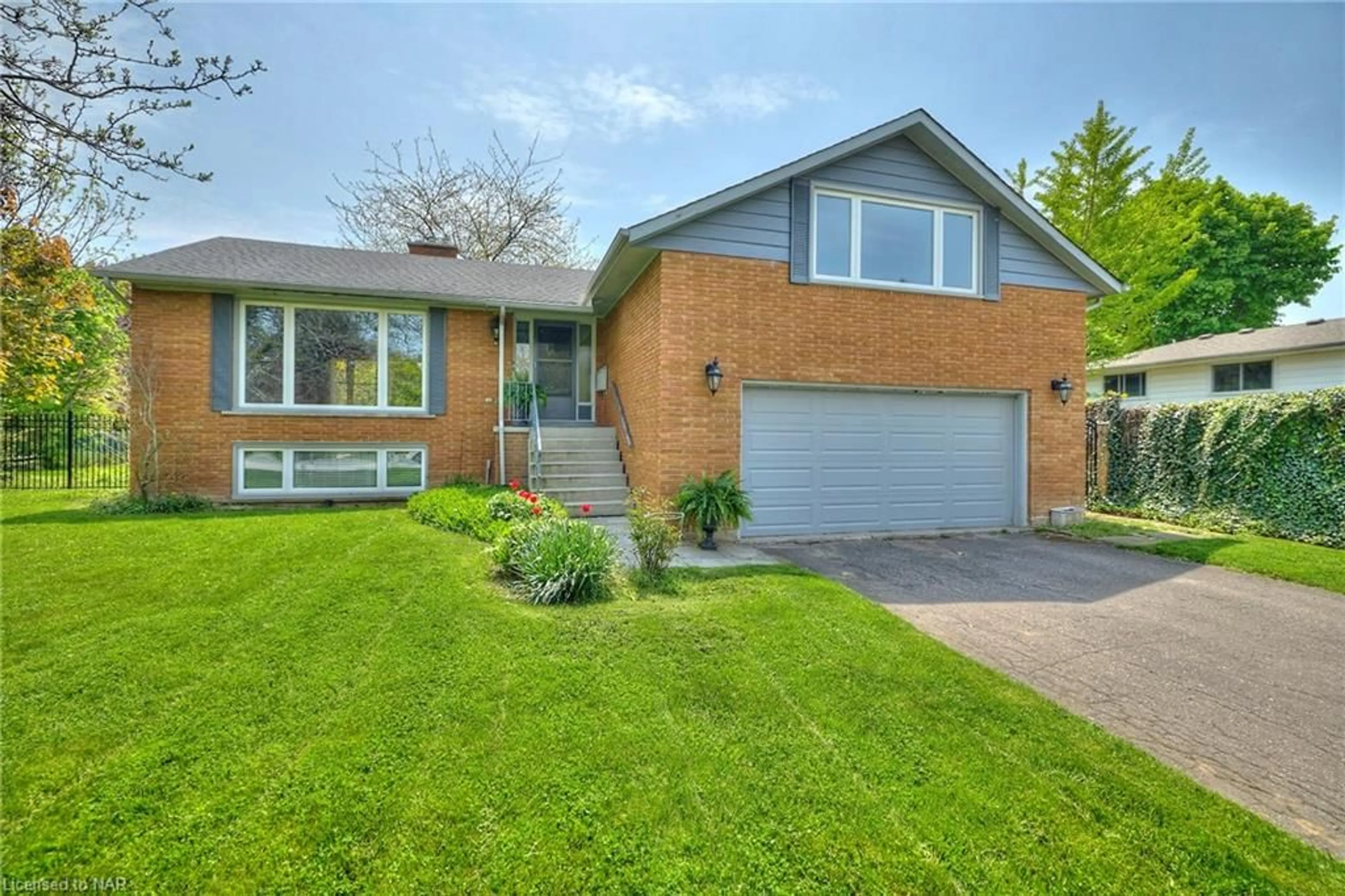 Frontside or backside of a home for 1 Tottenham Court Crt, Niagara-on-the-Lake Ontario L0S 1J0