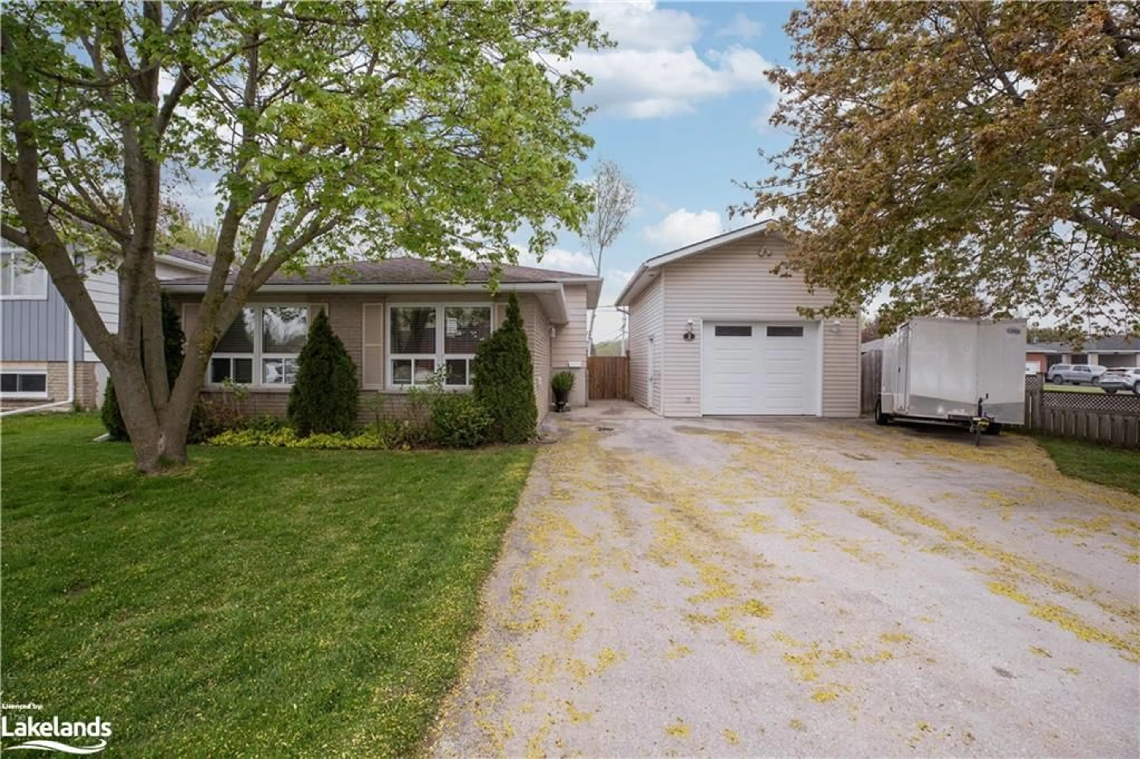 Frontside or backside of a home for 2 Mason Rd, Collingwood Ontario L9Y 4G3
