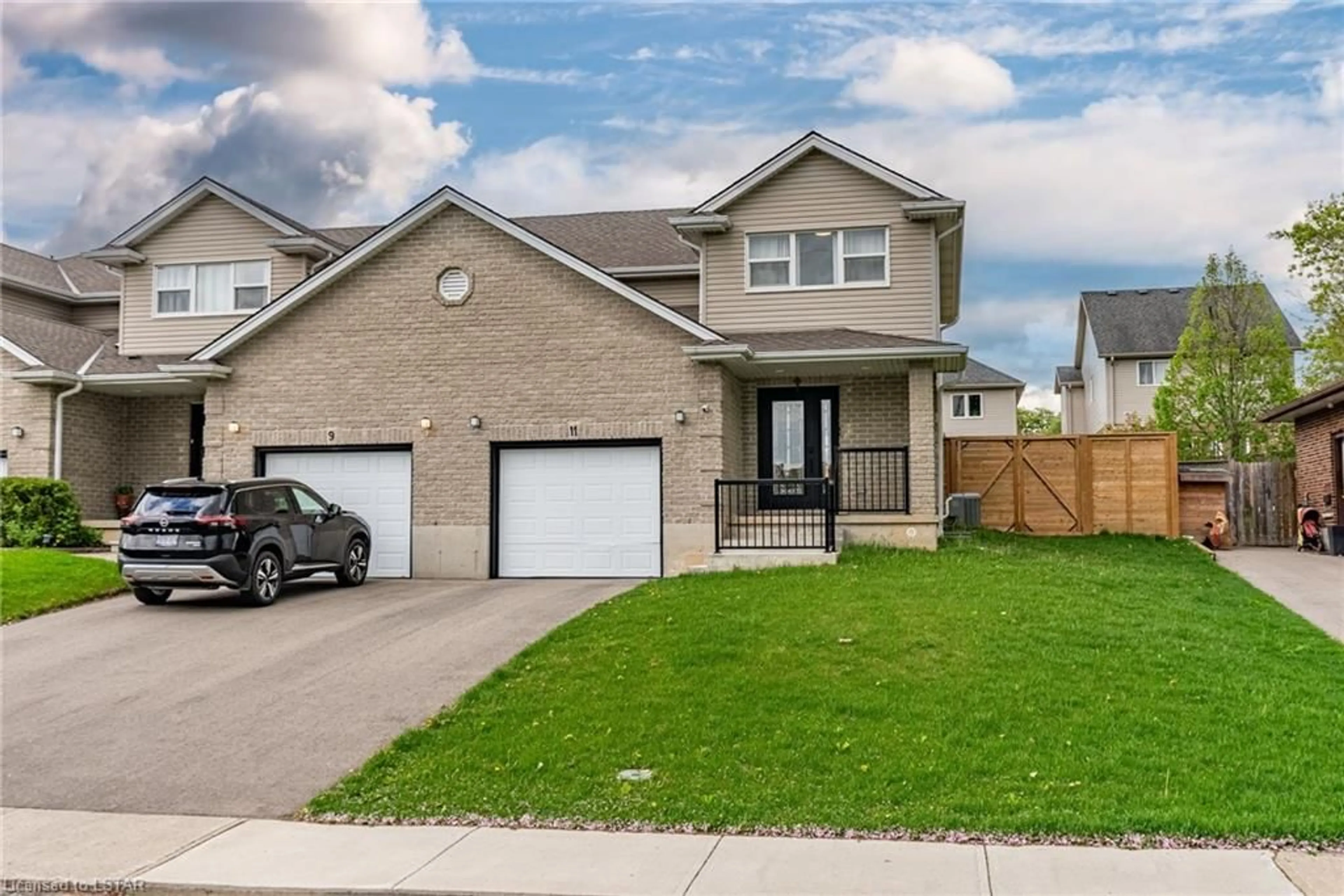 Frontside or backside of a home for 11 Cronyn St, Woodstock Ontario N4S 3T4