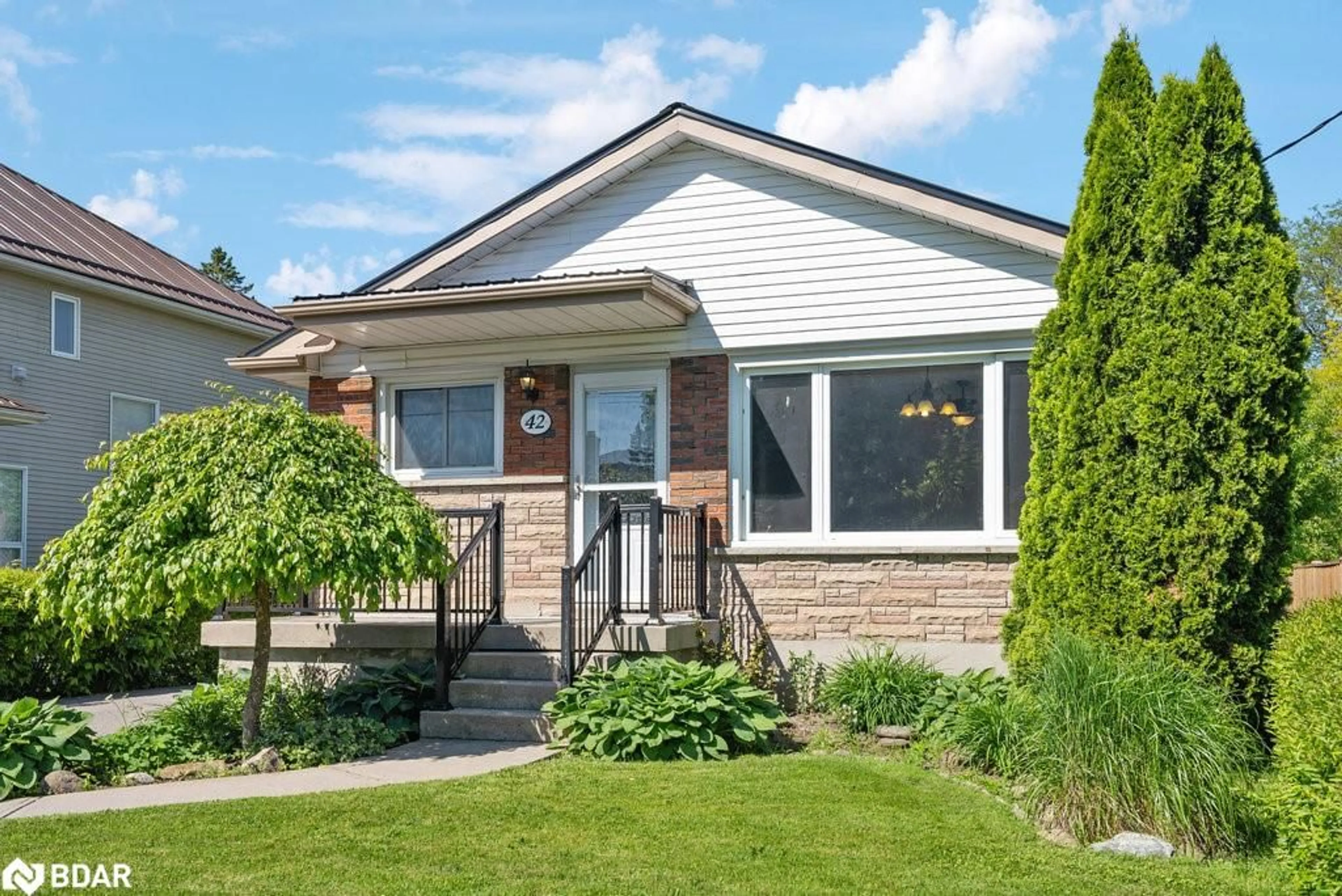 Frontside or backside of a home for 42 Prospect St, Bowmanville Ontario L1C 3H1