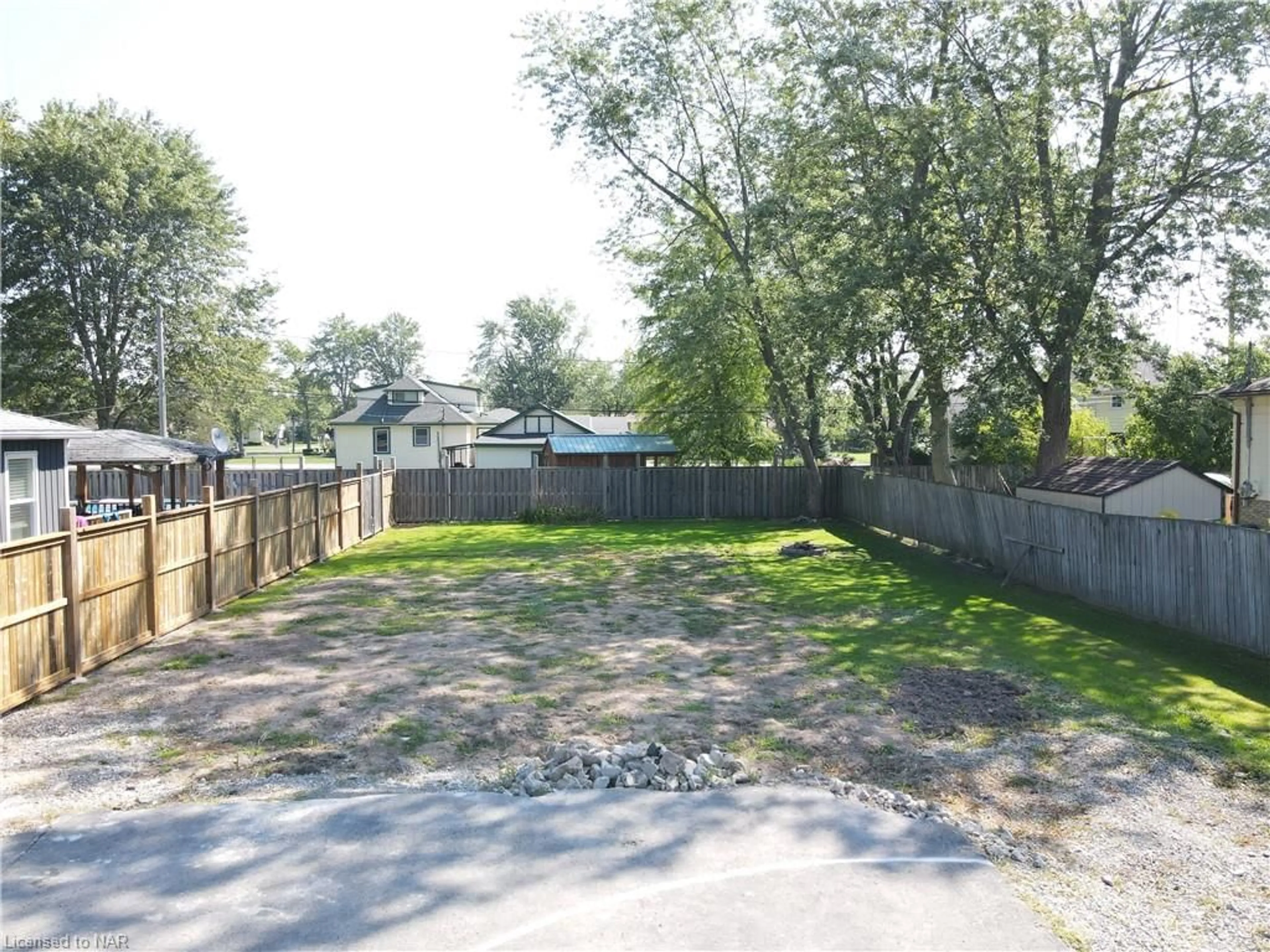 Fenced yard for V/L Daytona Dr, Fort Erie Ontario L2A 4Z2