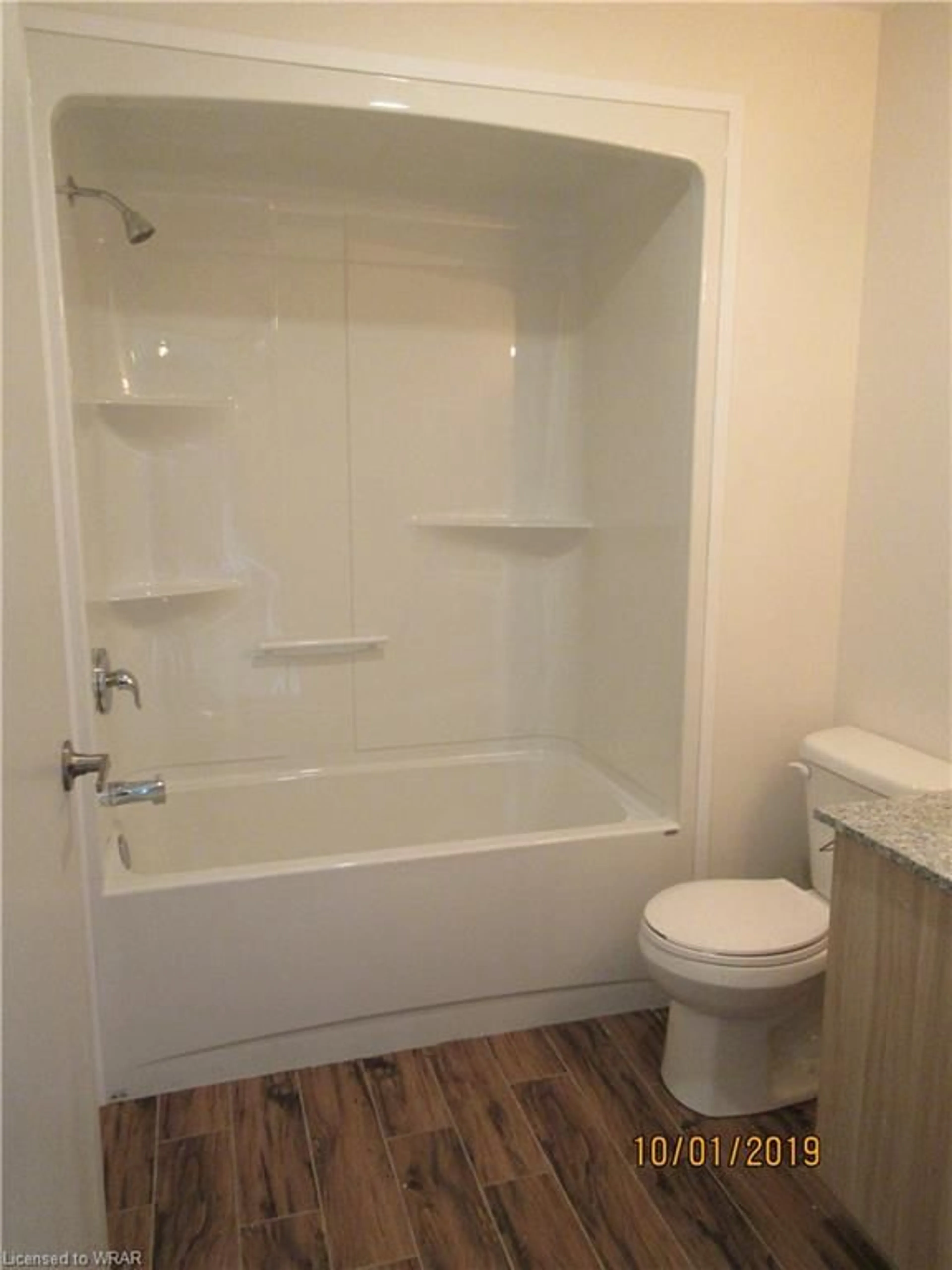 Standard bathroom for 275 Larch St #G116, Waterloo Ontario N2L 3R2