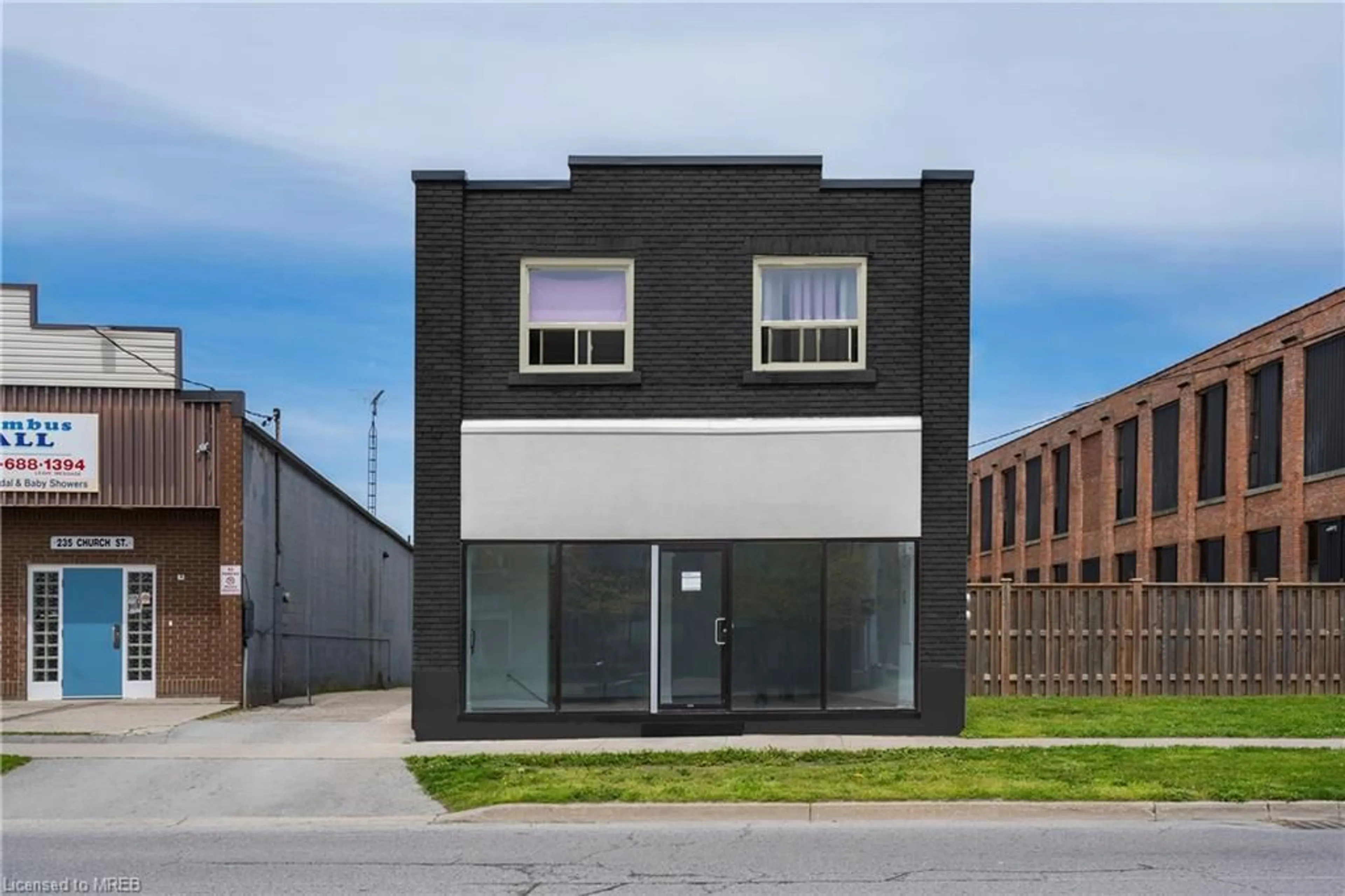 Outside view for 237 Church St, St. Catharines Ontario L2R 3E8