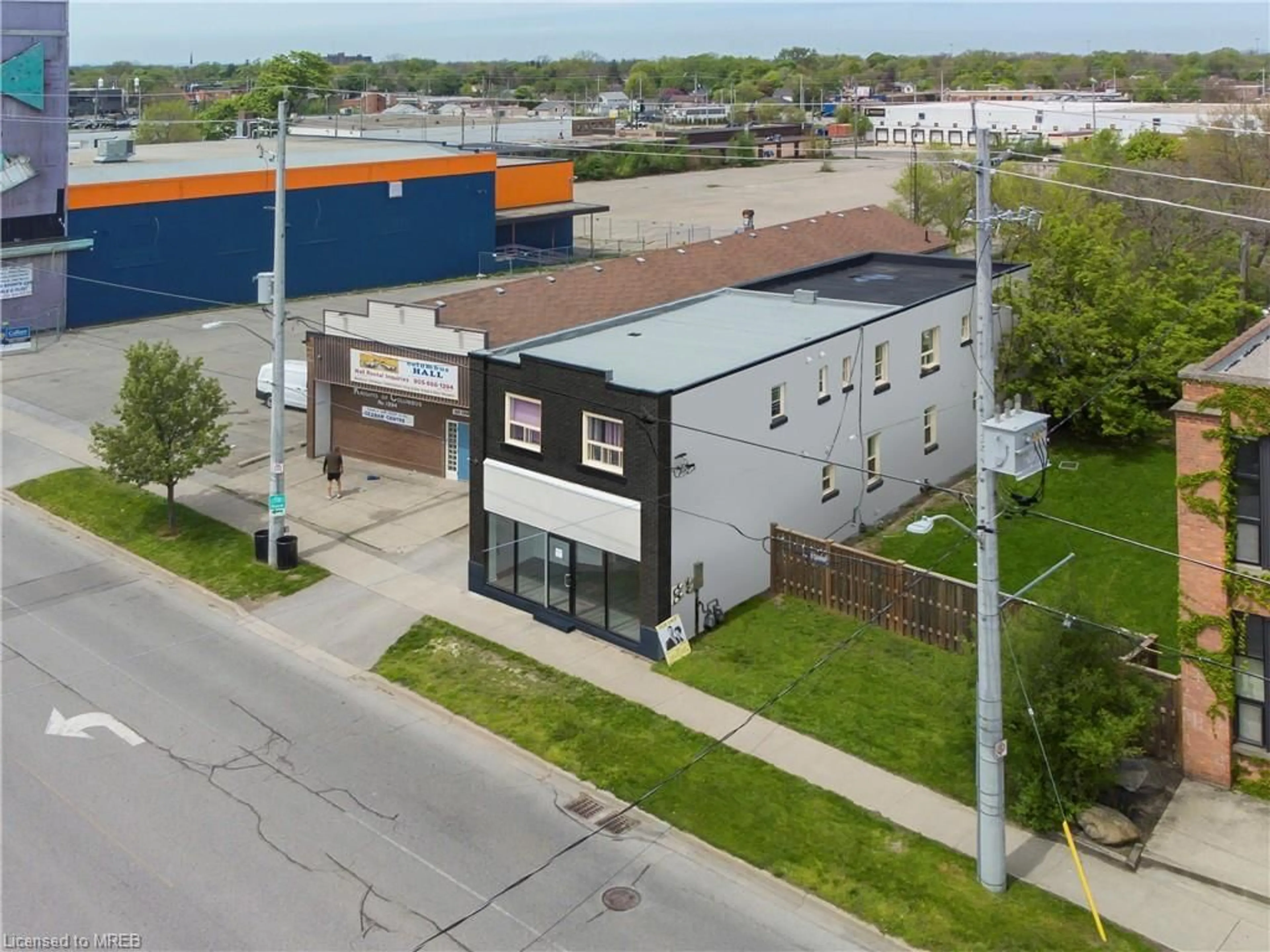 A pic from exterior of the house or condo, the front or back of building for 237 Church St, St. Catharines Ontario L2R 3E8