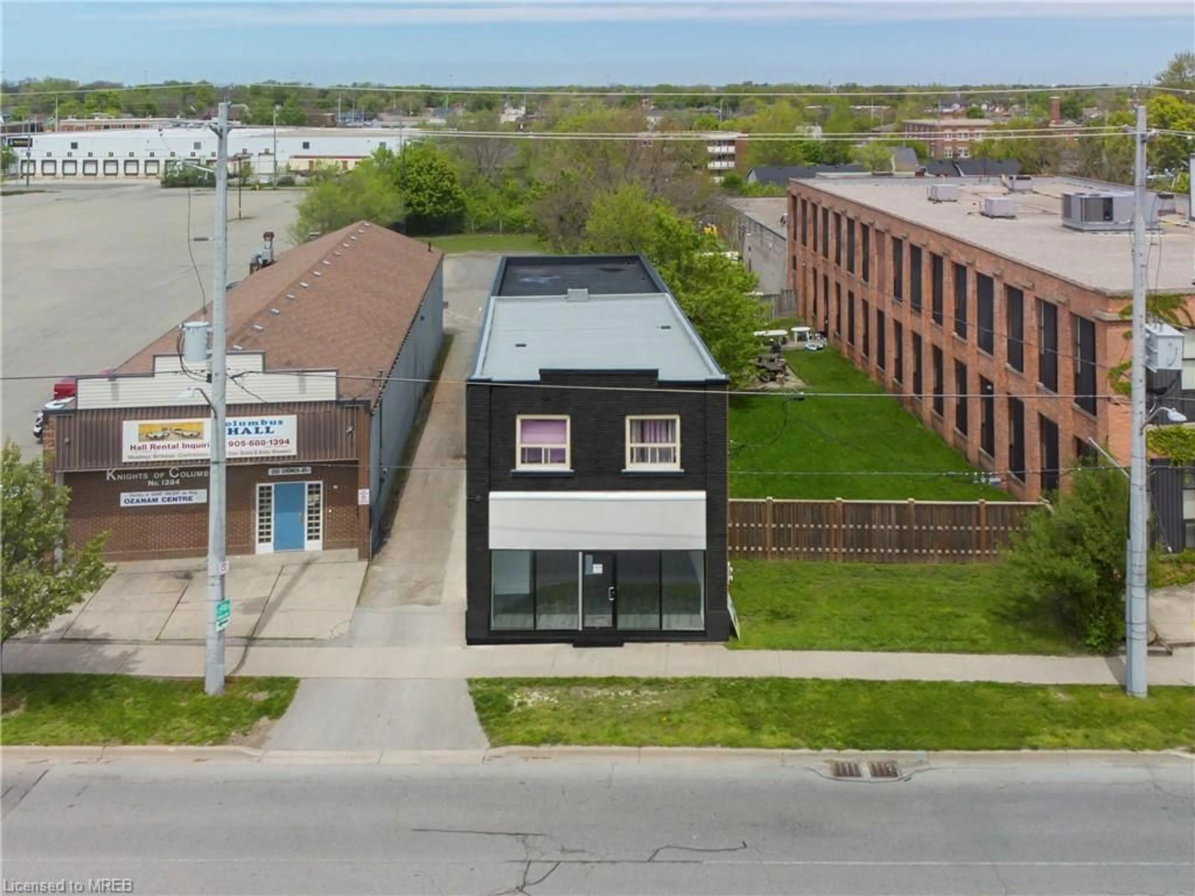 A pic from exterior of the house or condo, the front or back of building for 237 Church St, St. Catharines Ontario L2R 3E8