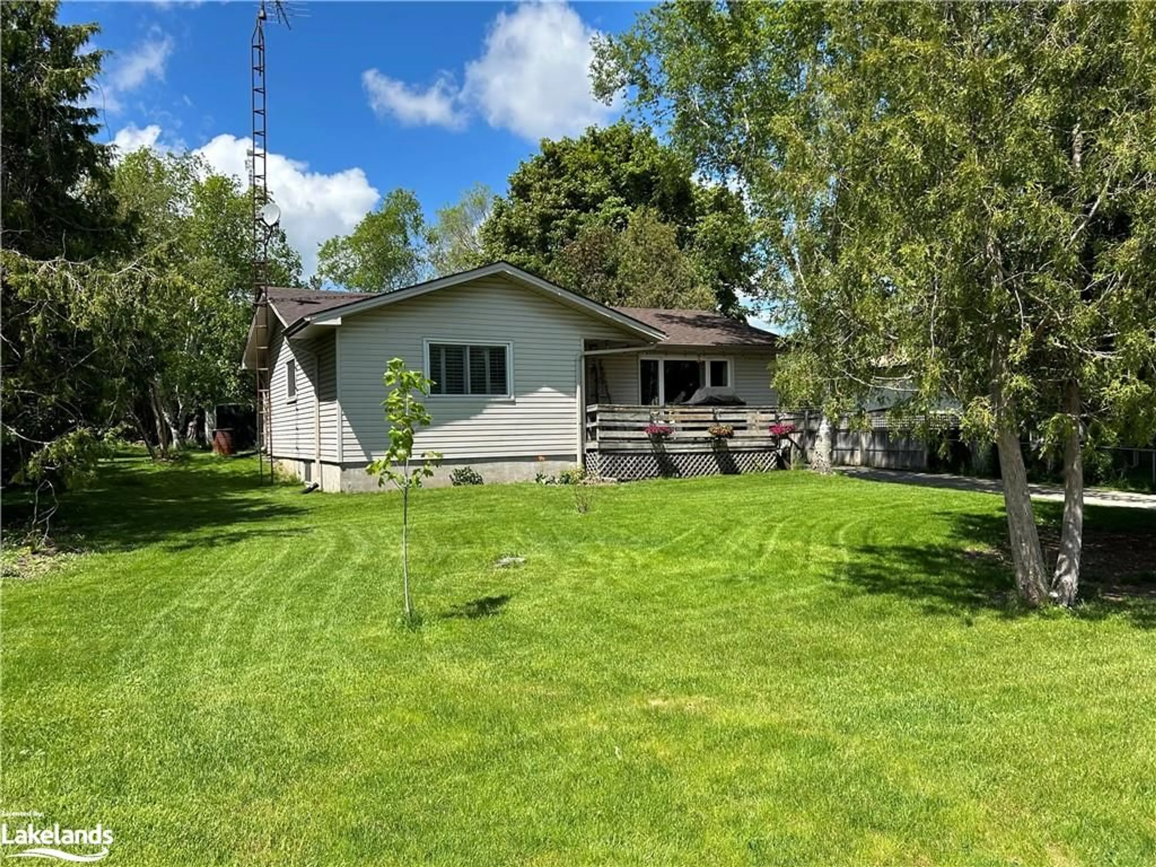 Cottage for 2A Wallis St, Oro-Medonte Ontario L3V 8N9