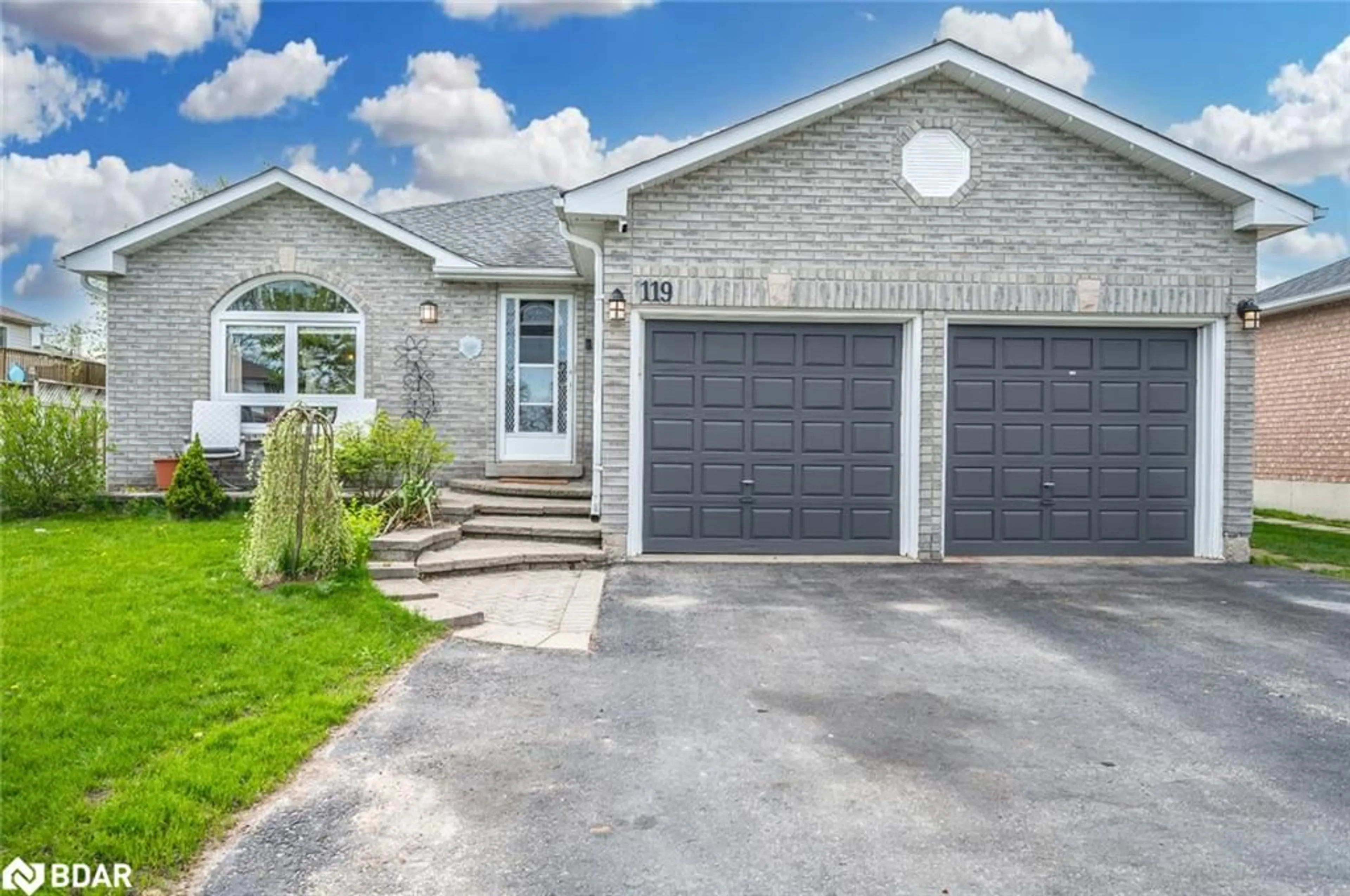 Frontside or backside of a home for 119 Hanmer St, Barrie Ontario L4N 7T5