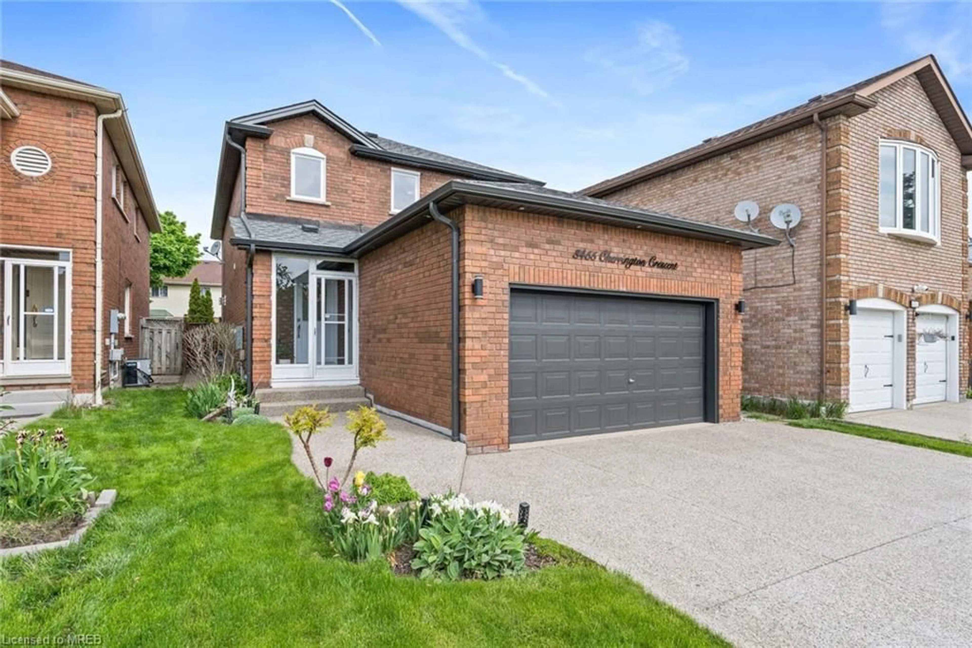 Home with brick exterior material for 3455 Cherrington Cres, Mississauga Ontario L5L 5B9