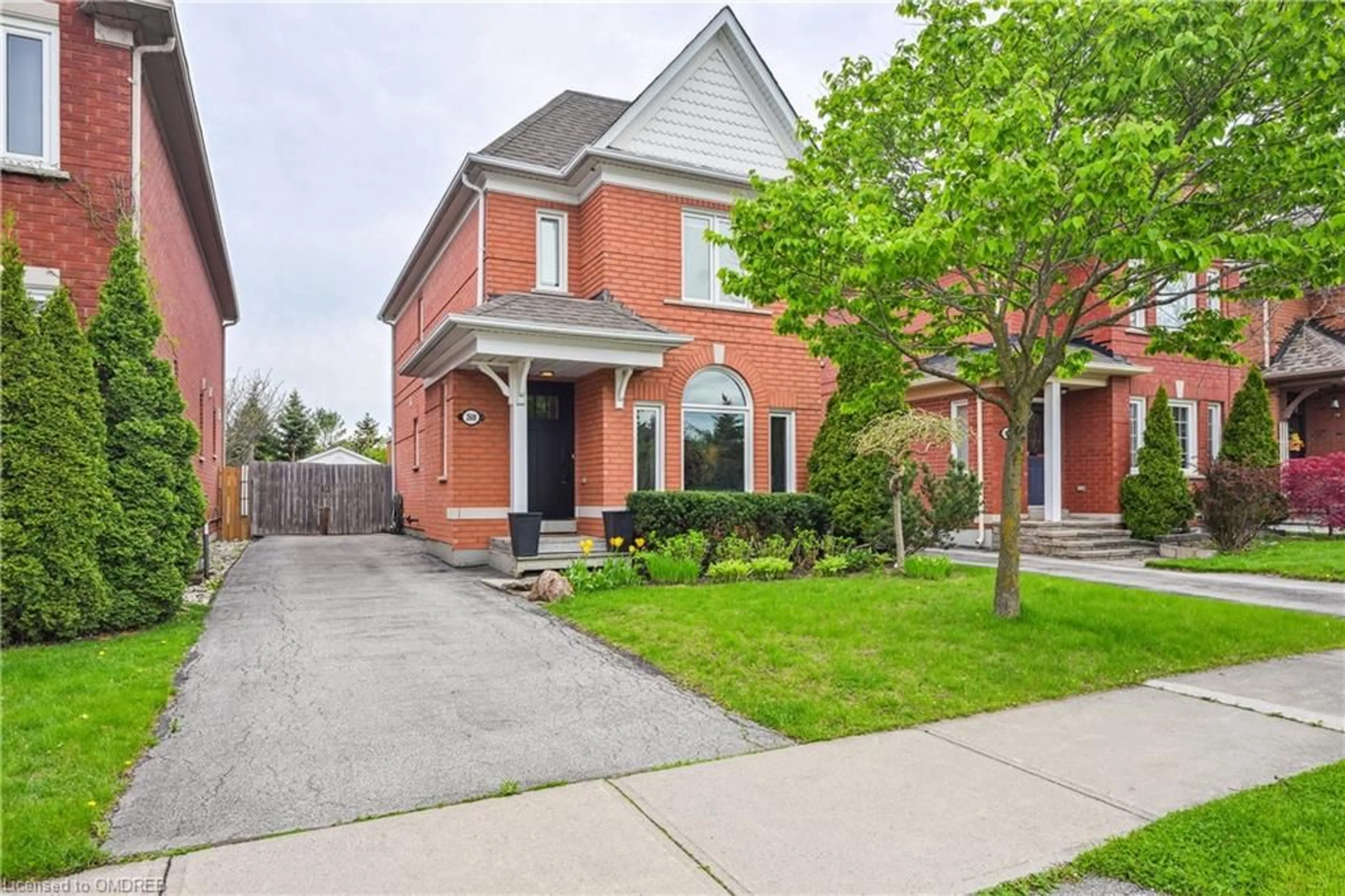 Home with brick exterior material for 2610 Ironwood Cres, Oakville Ontario L6H 6L9