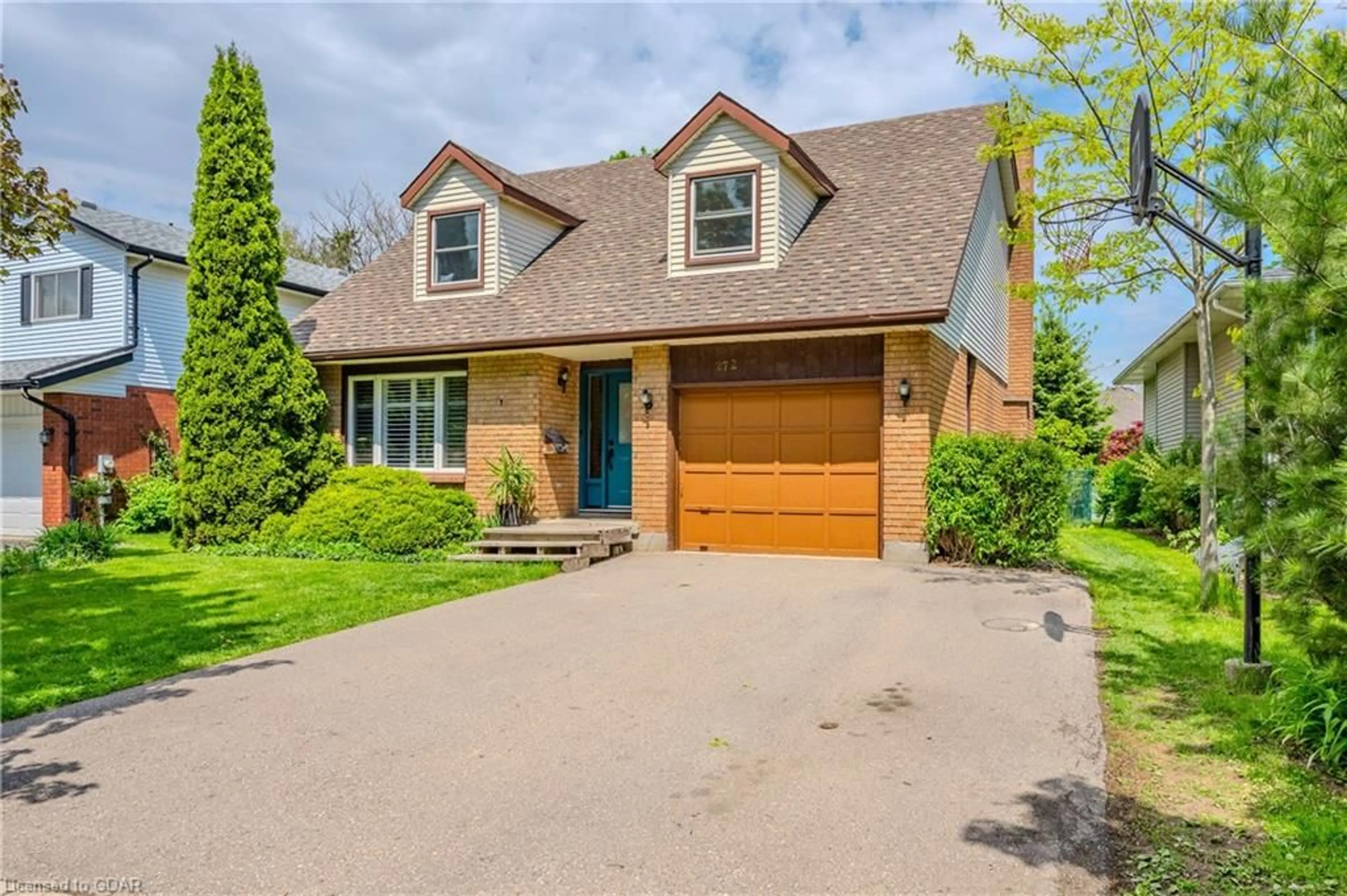 Frontside or backside of a home for 272 Canterbury Dr, Waterloo Ontario N2K 3C3