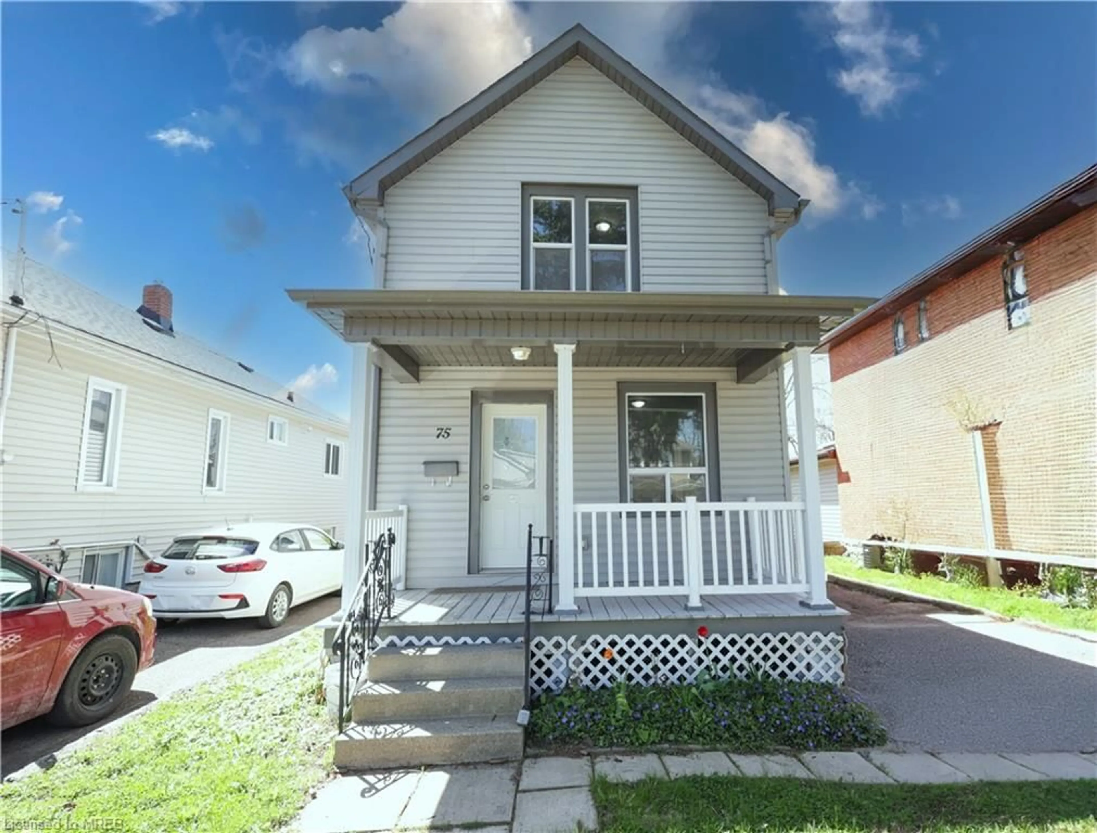Frontside or backside of a home for 75 Albert St, Welland Ontario L3B 4L3