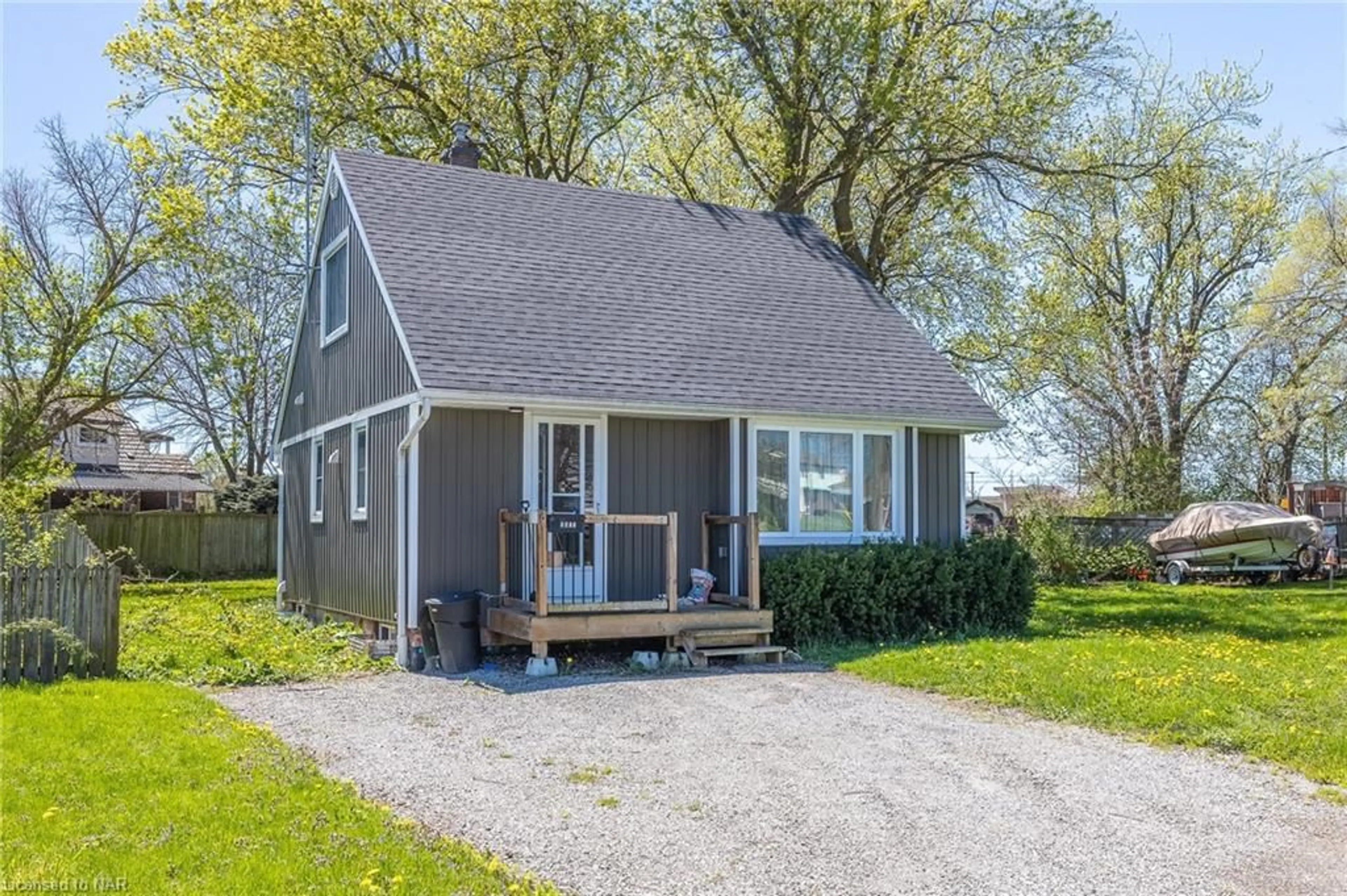 Cottage for 5412 Houck Dr, Niagara Falls Ontario L2E 1S1