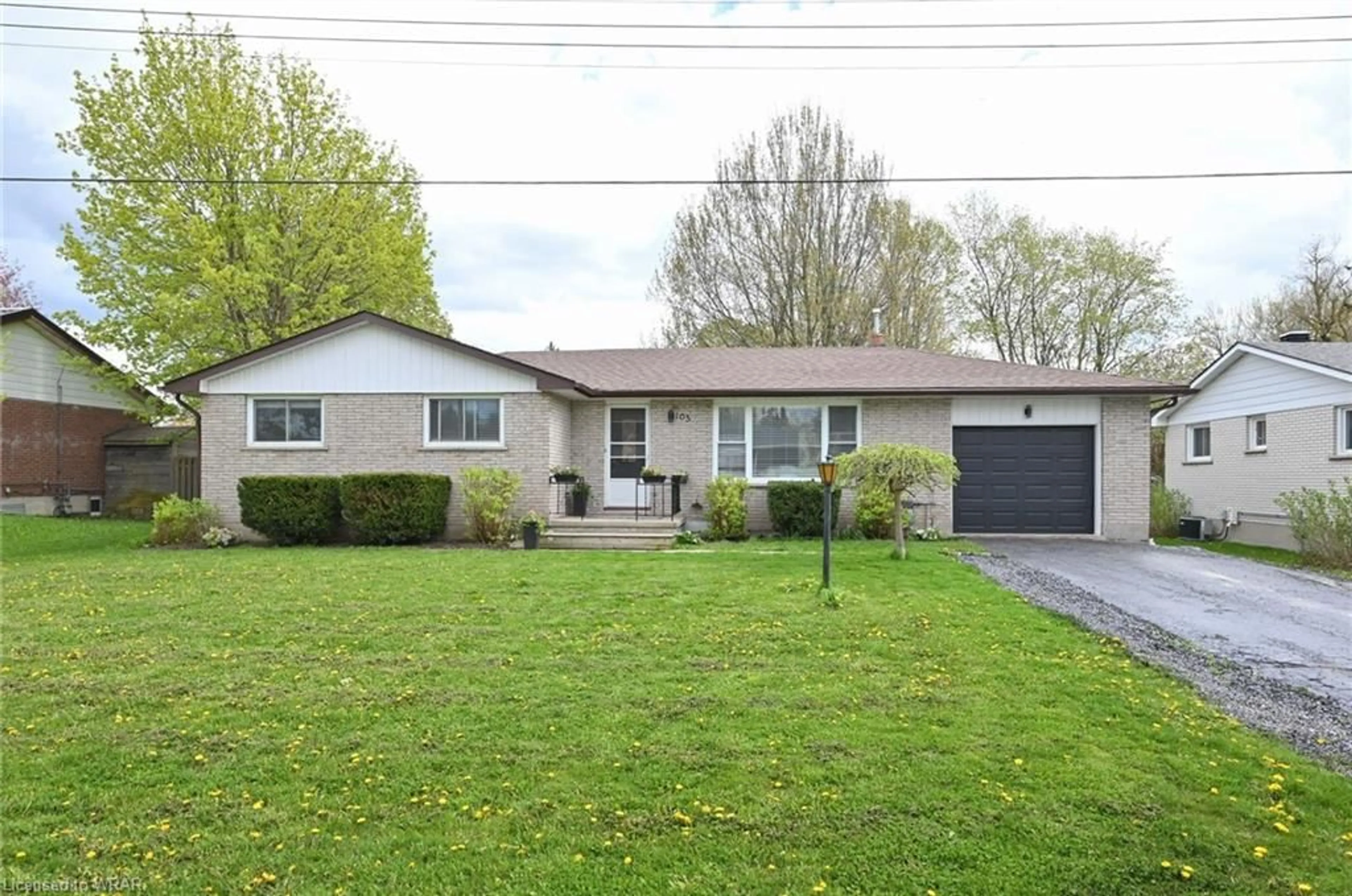 Frontside or backside of a home for 105 Mill St, Shelburne Ontario L9Y 2Y2