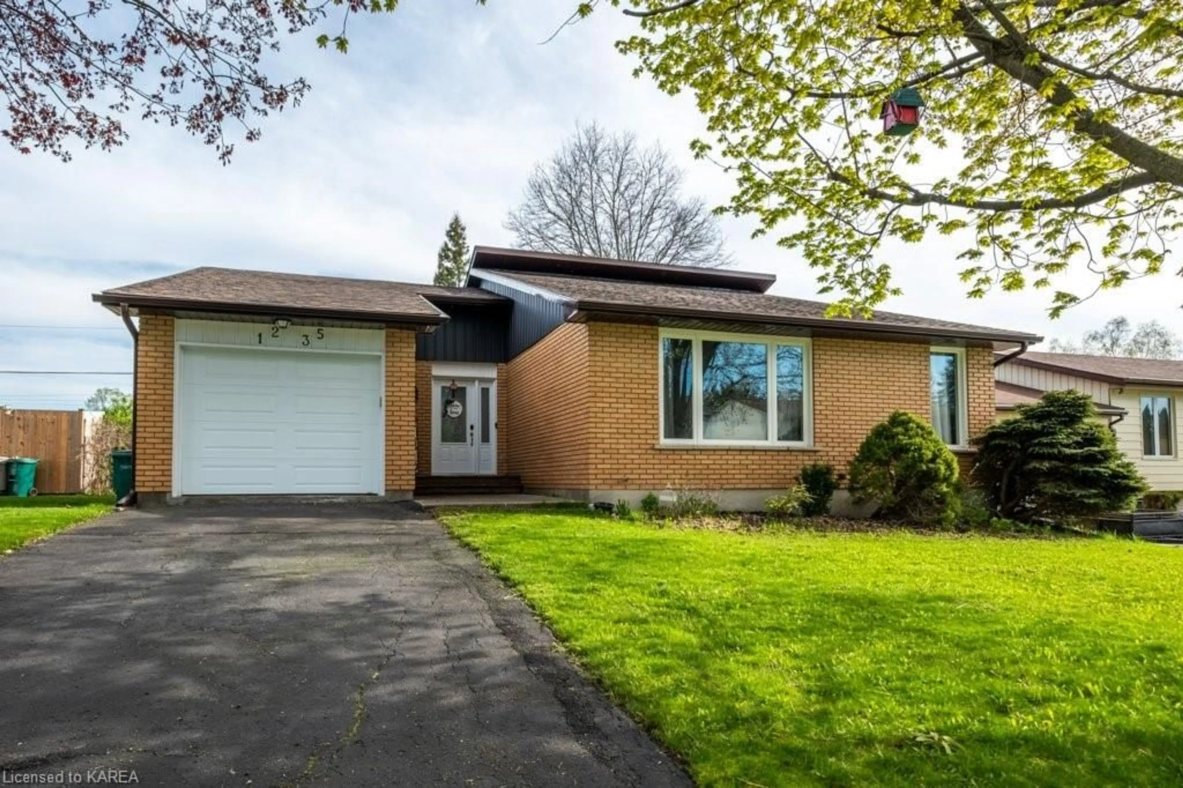 Frontside or backside of a home for 1235 Carmil Blvd, Kingston Ontario K7M 5Z1