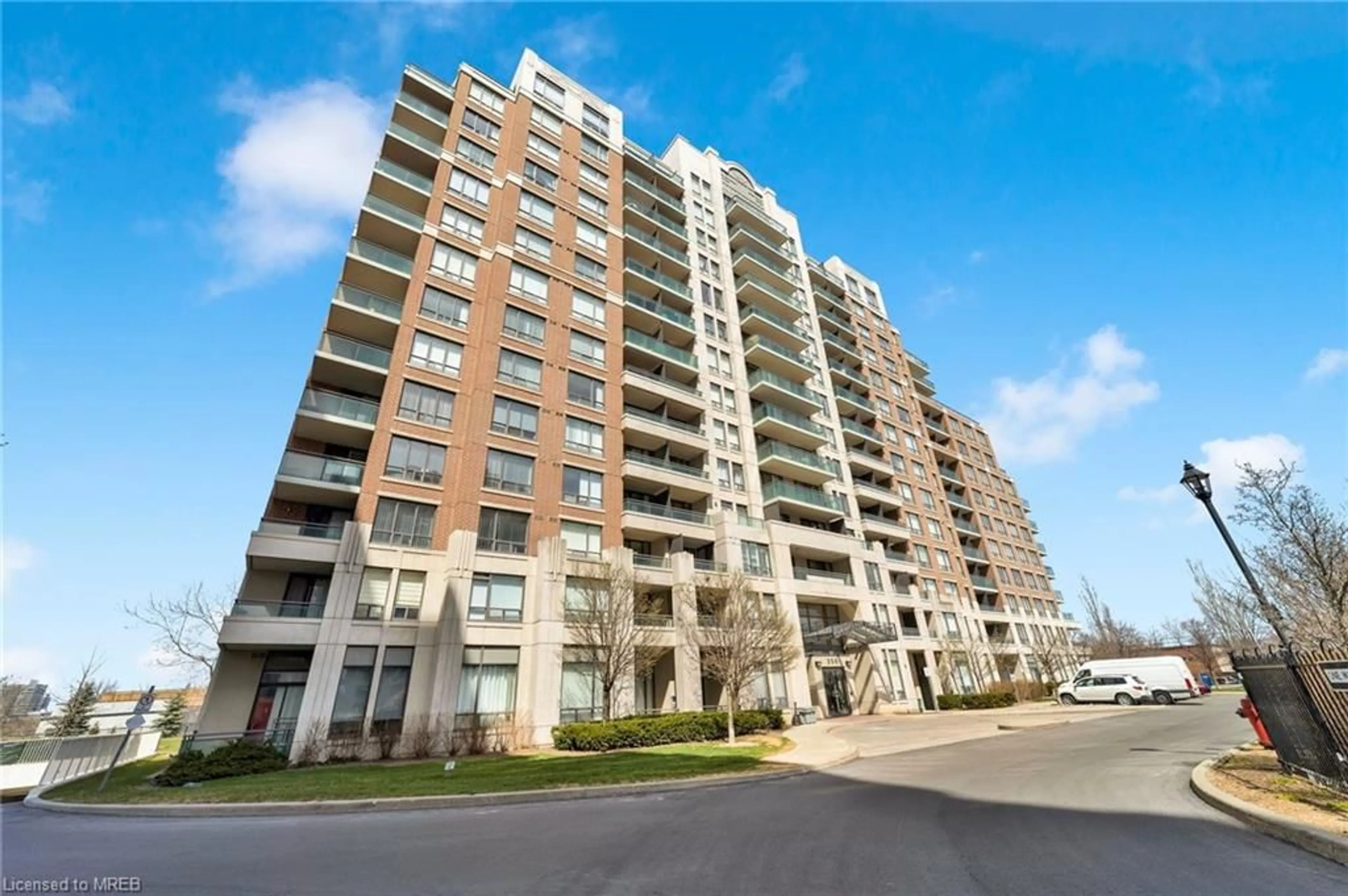 A pic from exterior of the house or condo for 350 Red Maple Rd #1010, Richmond Hill Ontario L4T 0T5