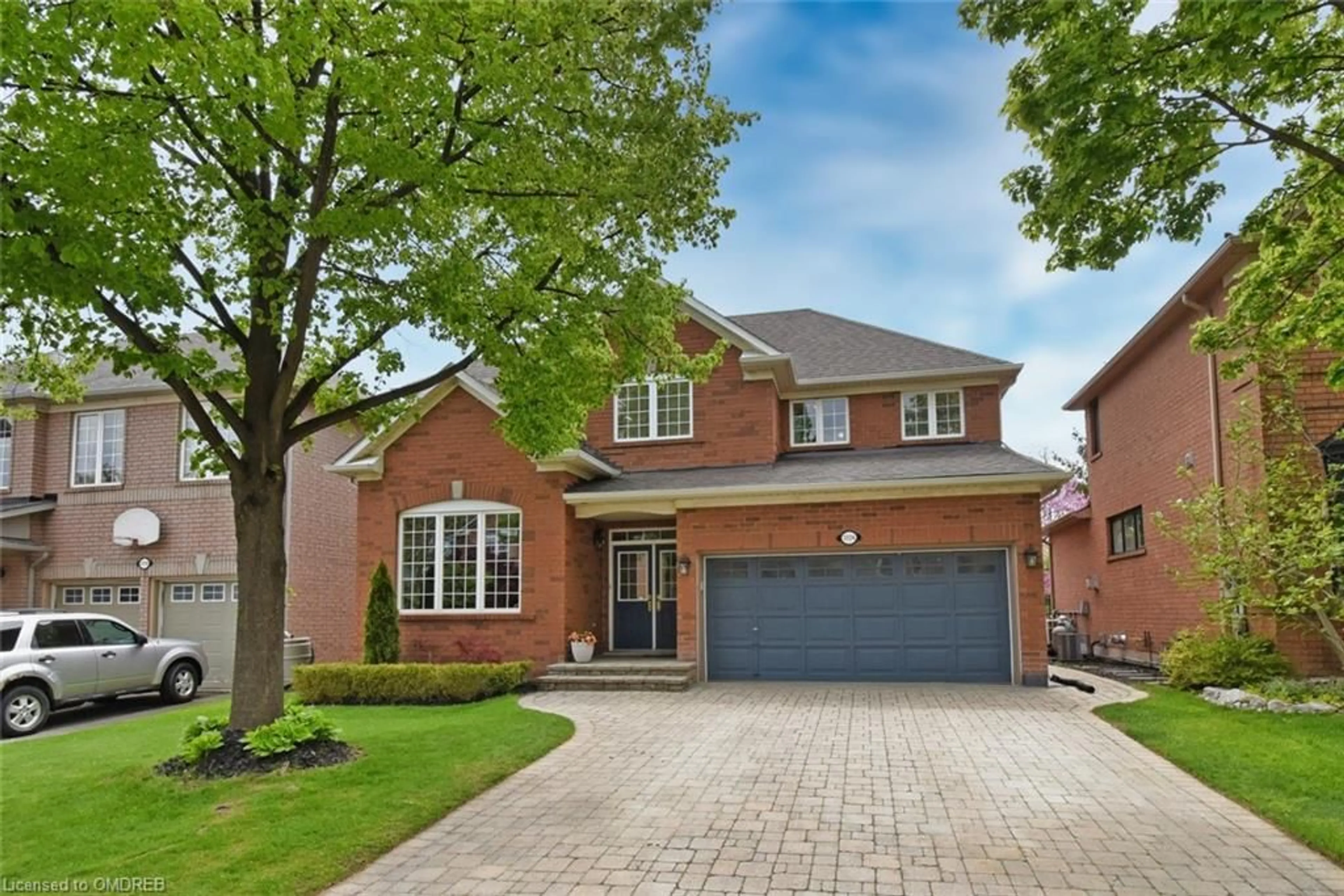 Home with brick exterior material for 2224 Kingsmill Cres, Oakville Ontario L6M 3X8